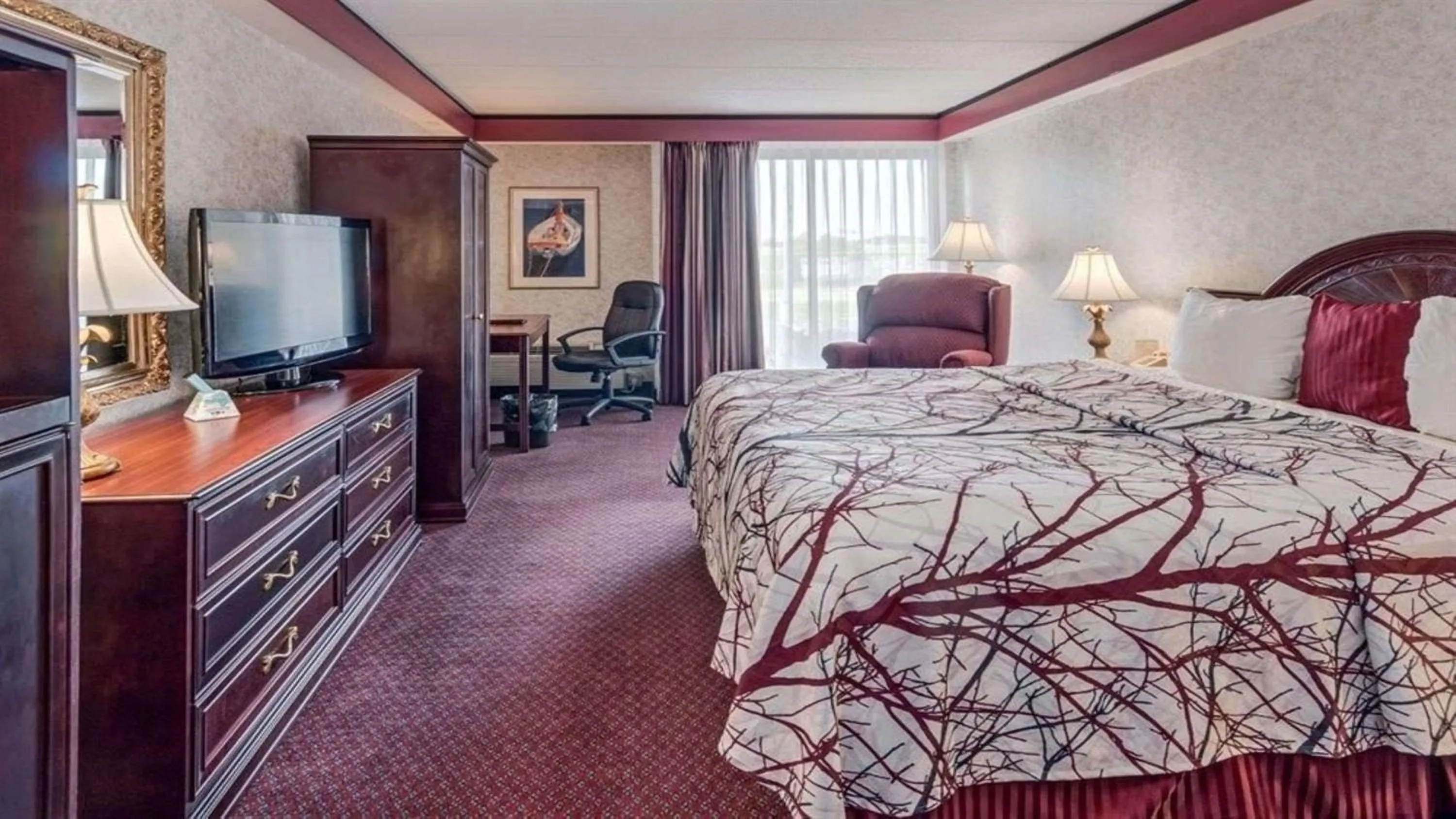 King Room with Roll-in Shower - Disability Access/Non-Smoking in Best Western Plus Portsmouth Hotel & Suites