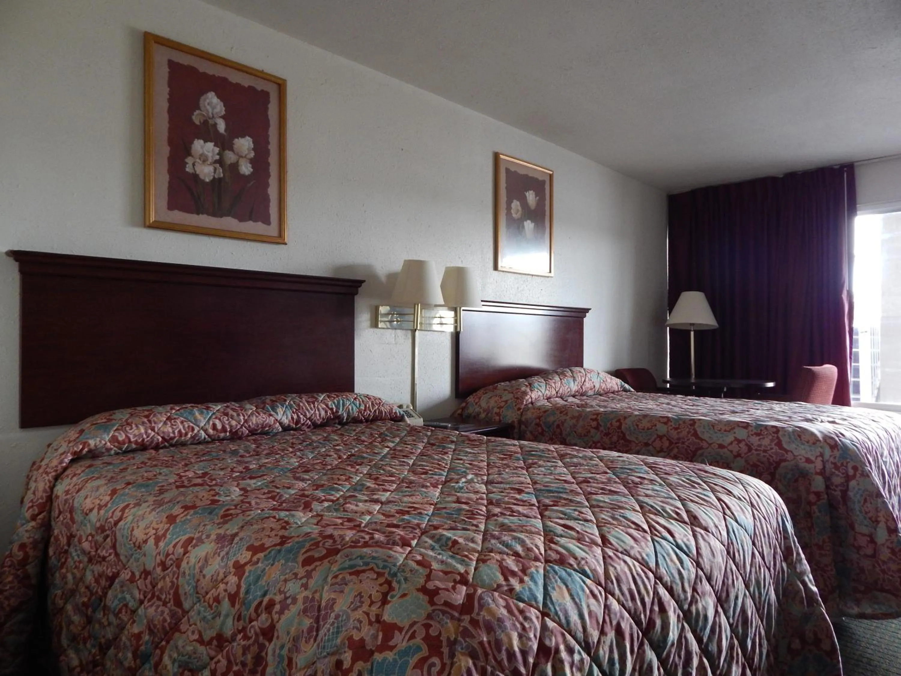 Double Room with Two Double Beds - Smoking in Knights Inn - Plant City