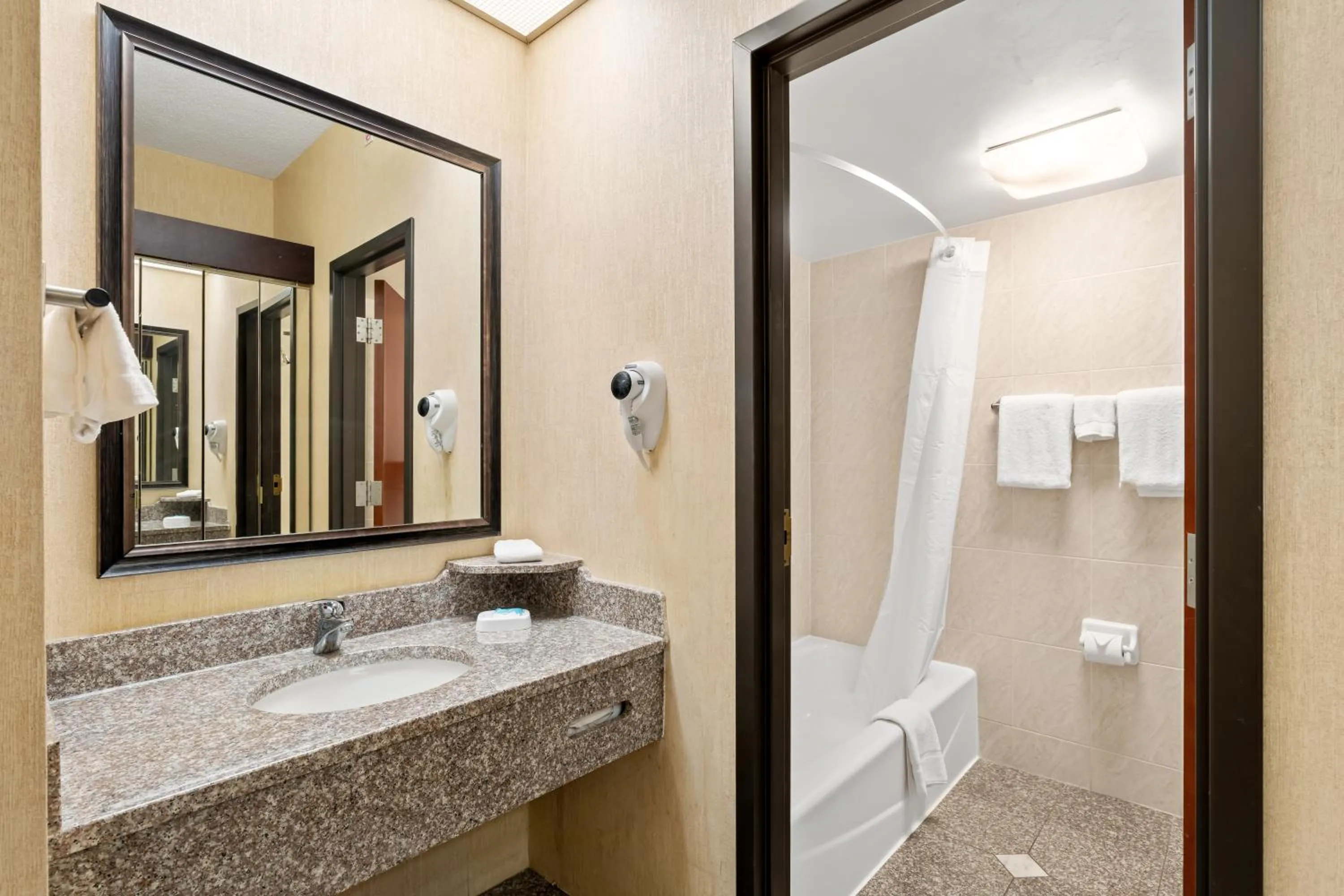 Large King Room with Sofa - Non Smoking in Prado Hotel by Choice Hotels