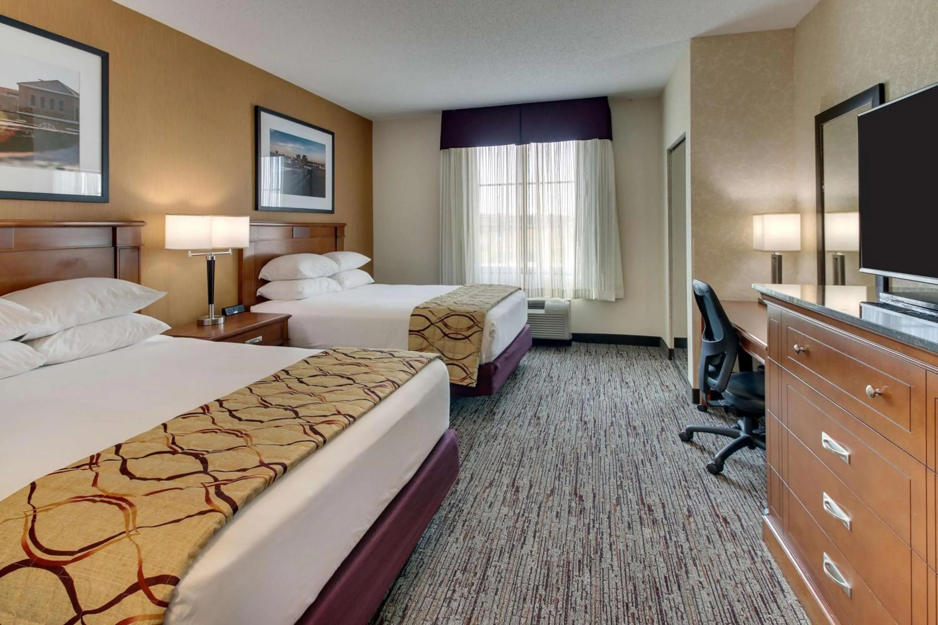 Superior Suite in Drury Inn & Suites Meridian