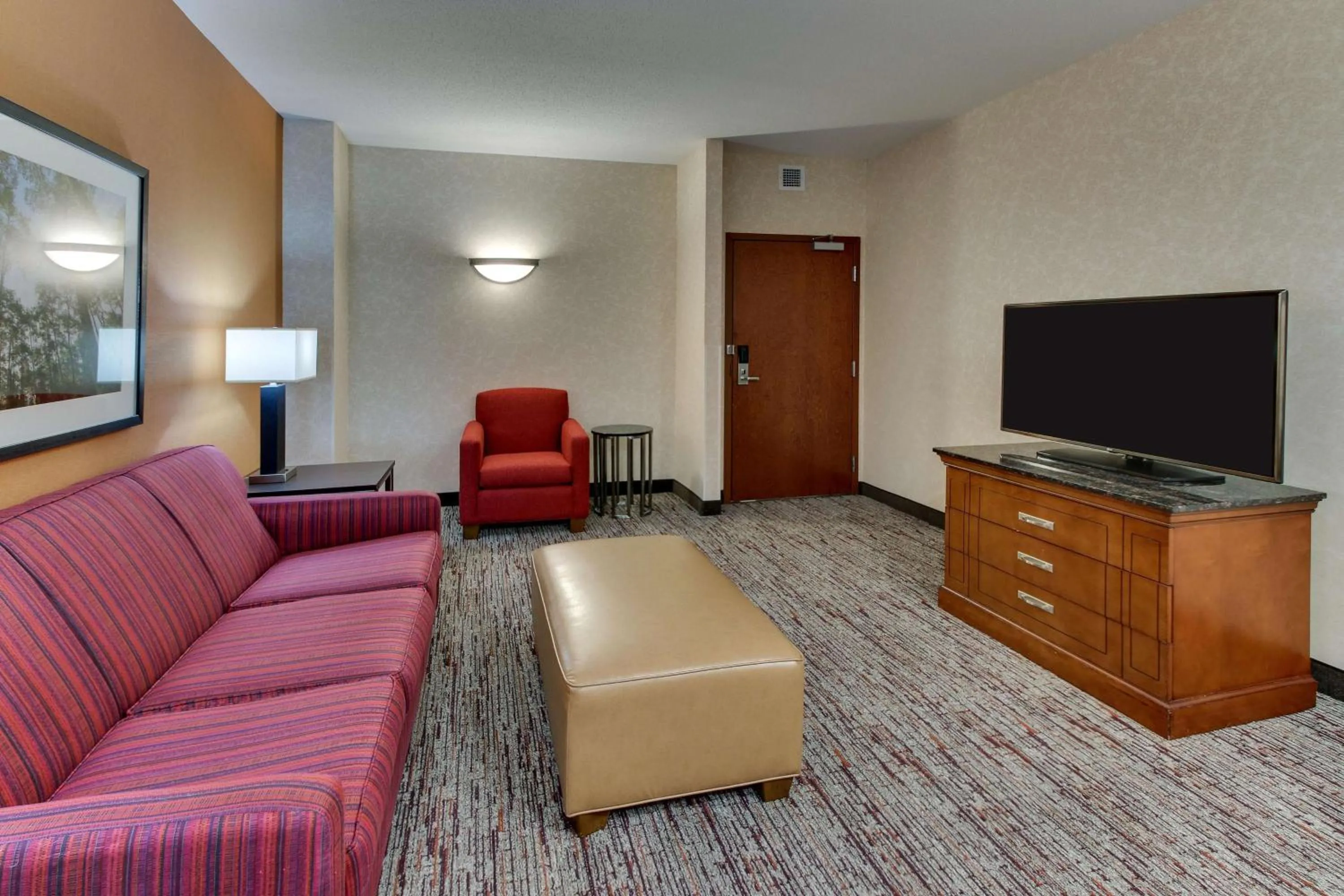 Queen Suite with Sofa Bed  - Accessible, Roll-in Shower in Drury Inn & Suites Meridian
