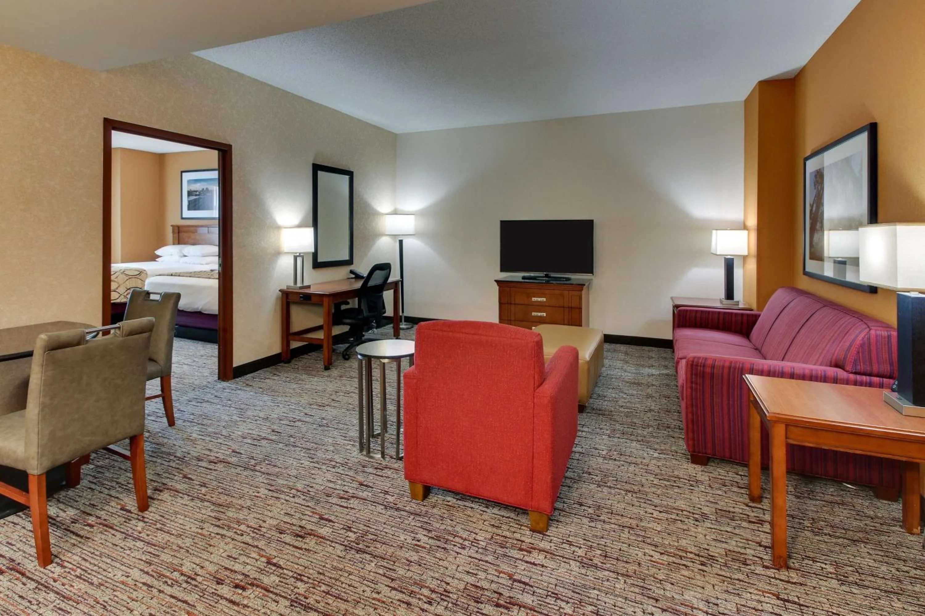 Oversize Queen Suite with Sofa Bed in Drury Inn & Suites Meridian