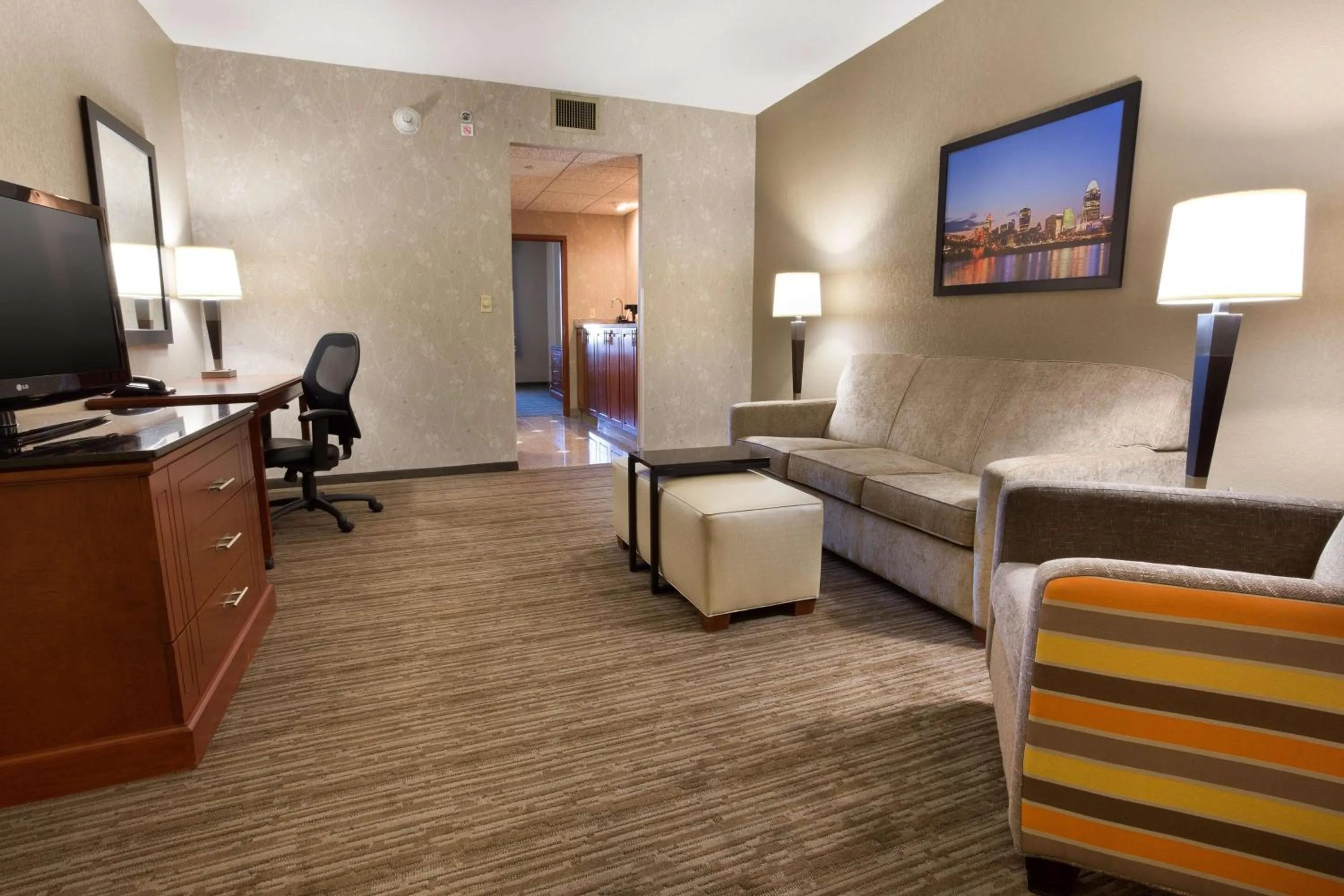 Queen Suite with Sofa Bed  - Accessible, Roll-in Shower in Drury Inn & Suites Cincinnati Sharonville
