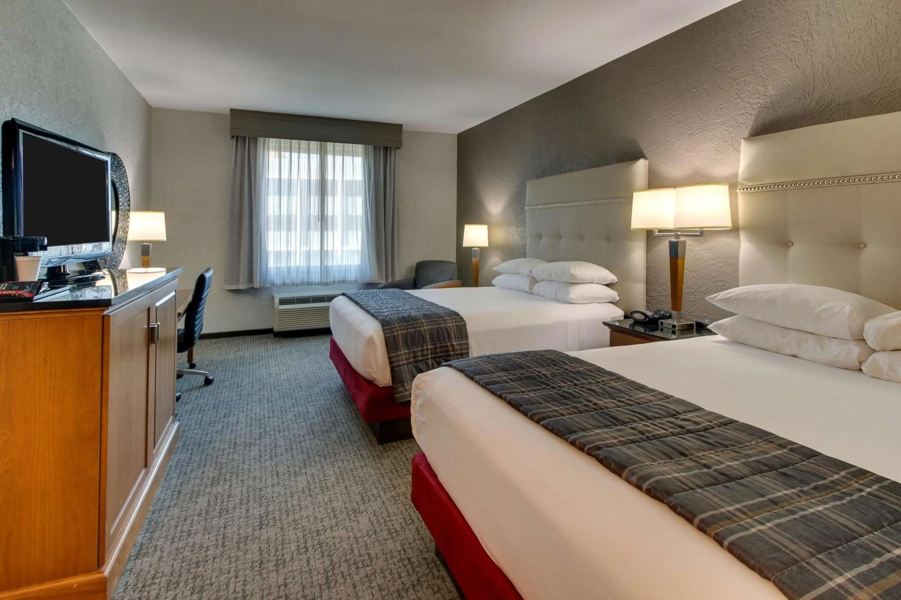 Superior Queen Room with Two Queen Beds in Drury Inn & Suites Phoenix Happy Valley