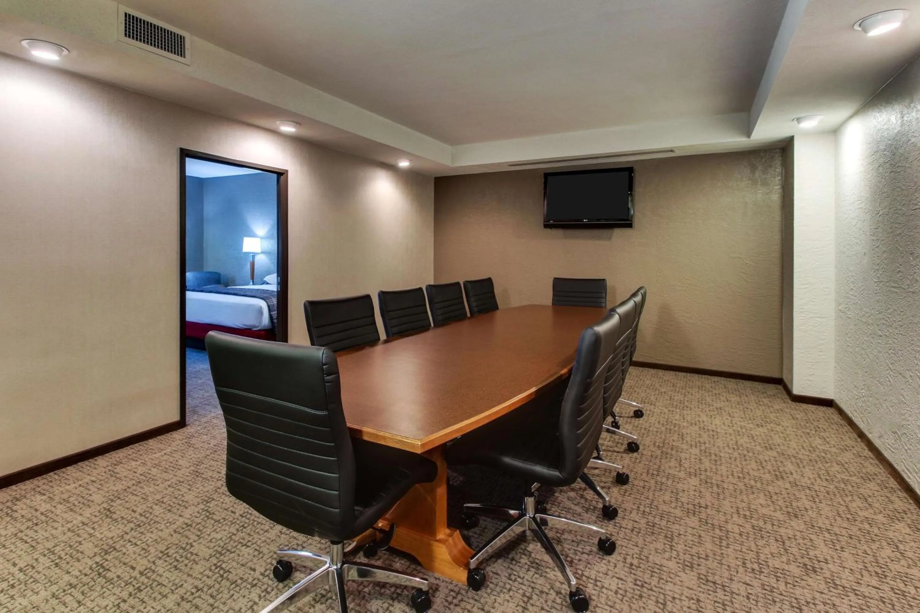 Deluxe King Meeting Room, 2 Rooms - Accessible , Tub in Drury Inn & Suites Phoenix Happy Valley