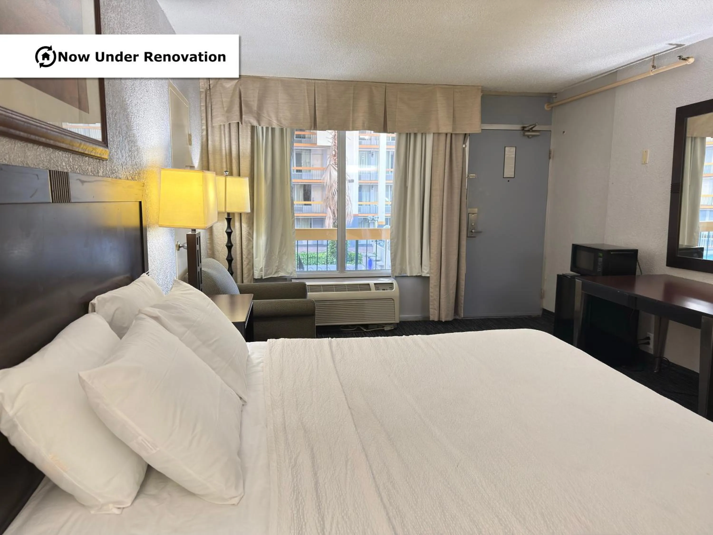 King Room - Non-Smoking in The Lodge Hotel and Banquets