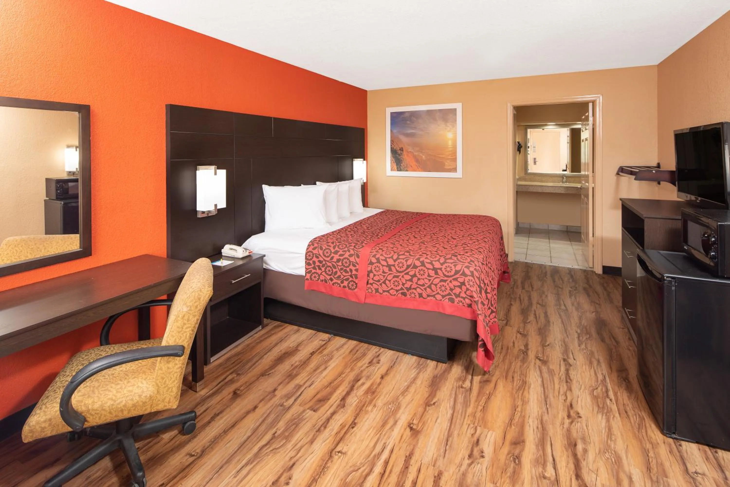 King Room - Disability Access/Non-Smoking in Days Inn by Wyndham Tupelo
