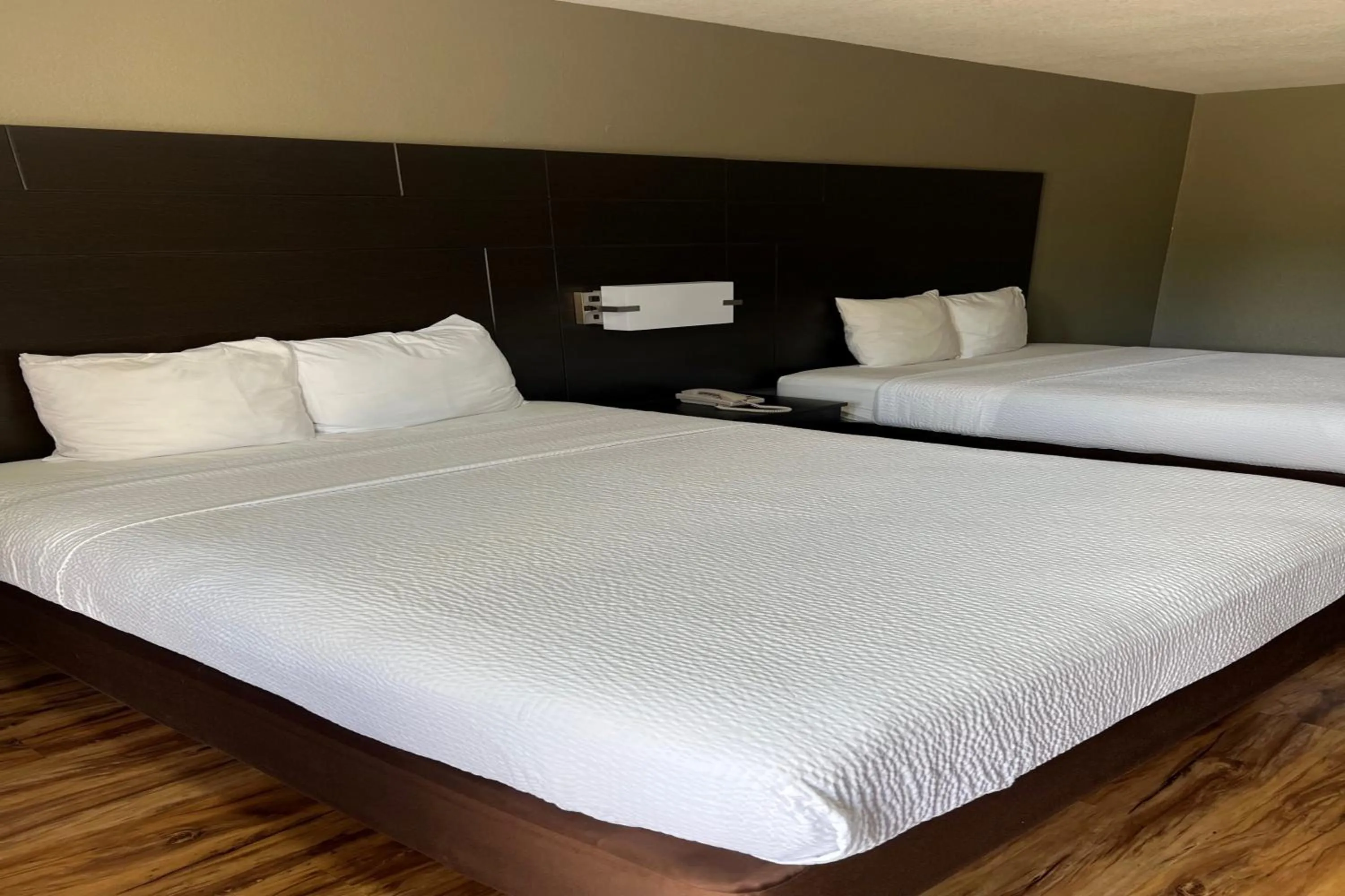 Queen Room with Two Queen Beds - Non-Smoking in Days Inn by Wyndham Tupelo