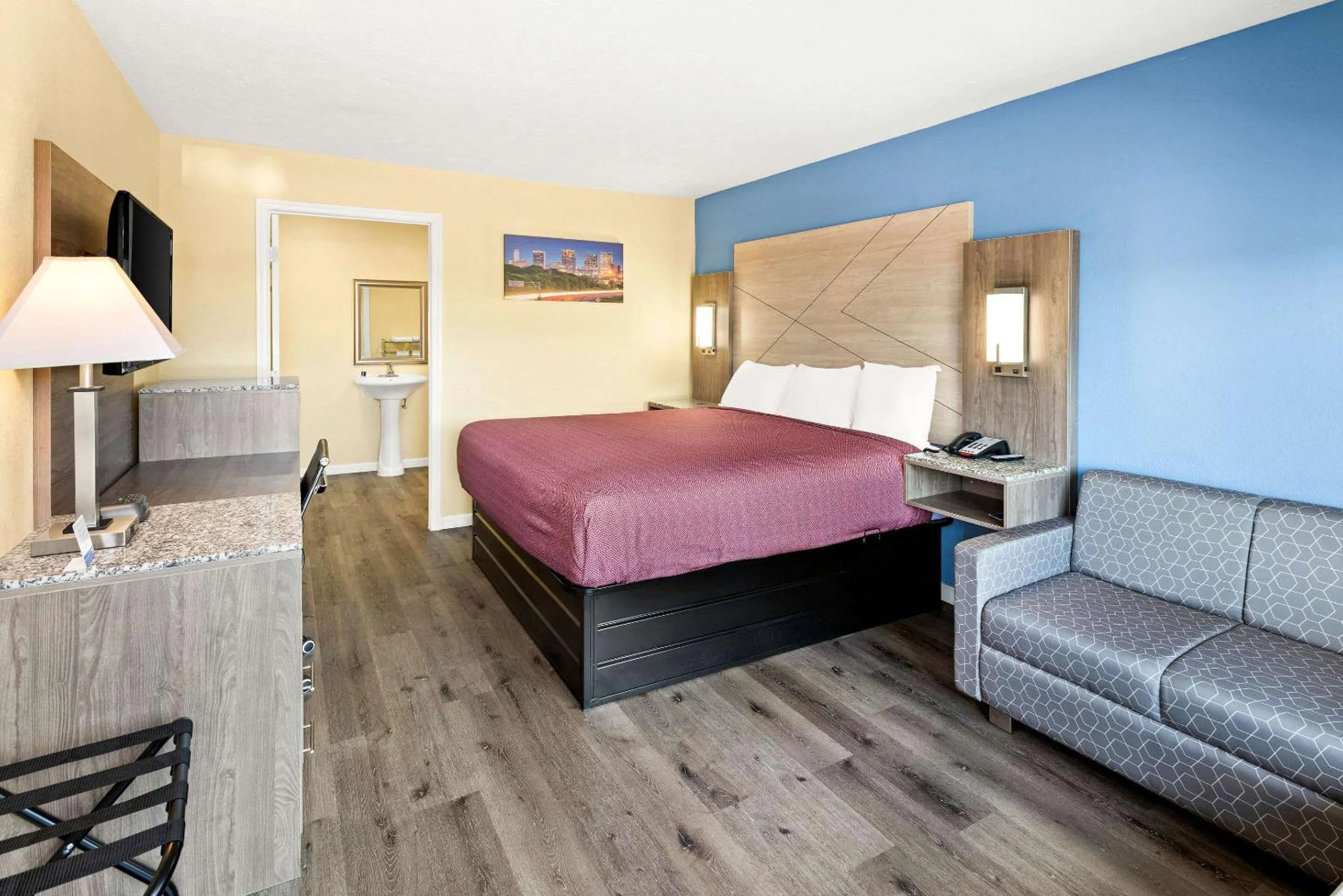 King Room with Roll-In Shower - Disability Access/Non Smoking in Rodeway Inn Oxford