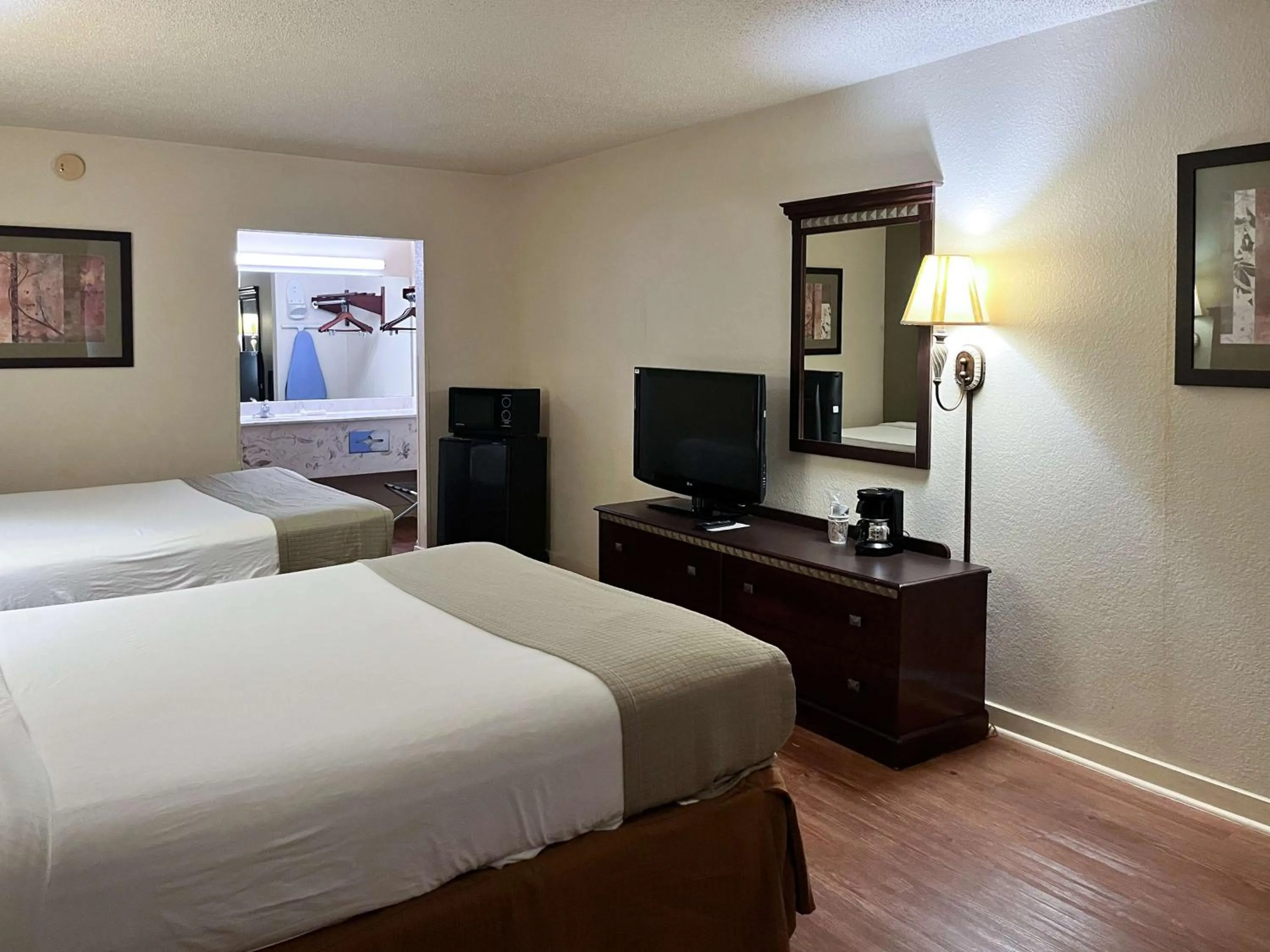 Queen Room with Two Queen Beds - Non-Smoking in Motel 6 Abbeville, AL