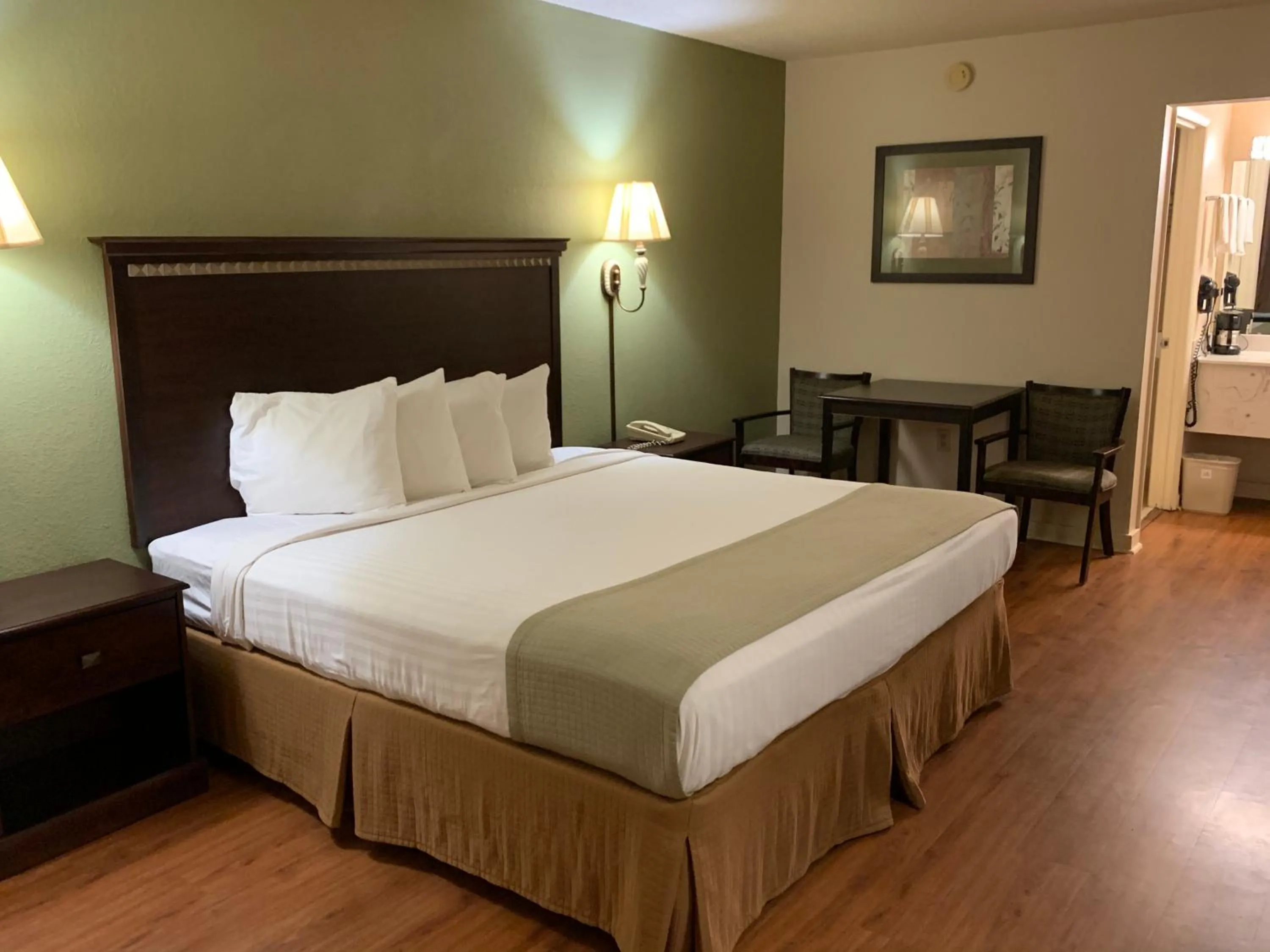 King Room - Disability Access - Non-Smoking in Motel 6 Abbeville, AL