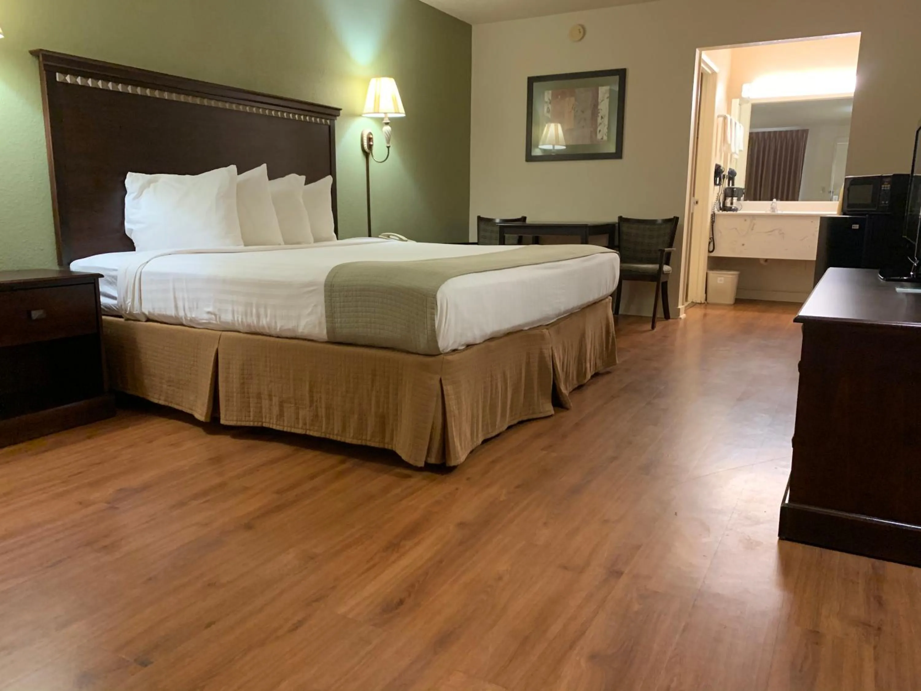 King Room - Non-Smoking in Motel 6 Abbeville, AL