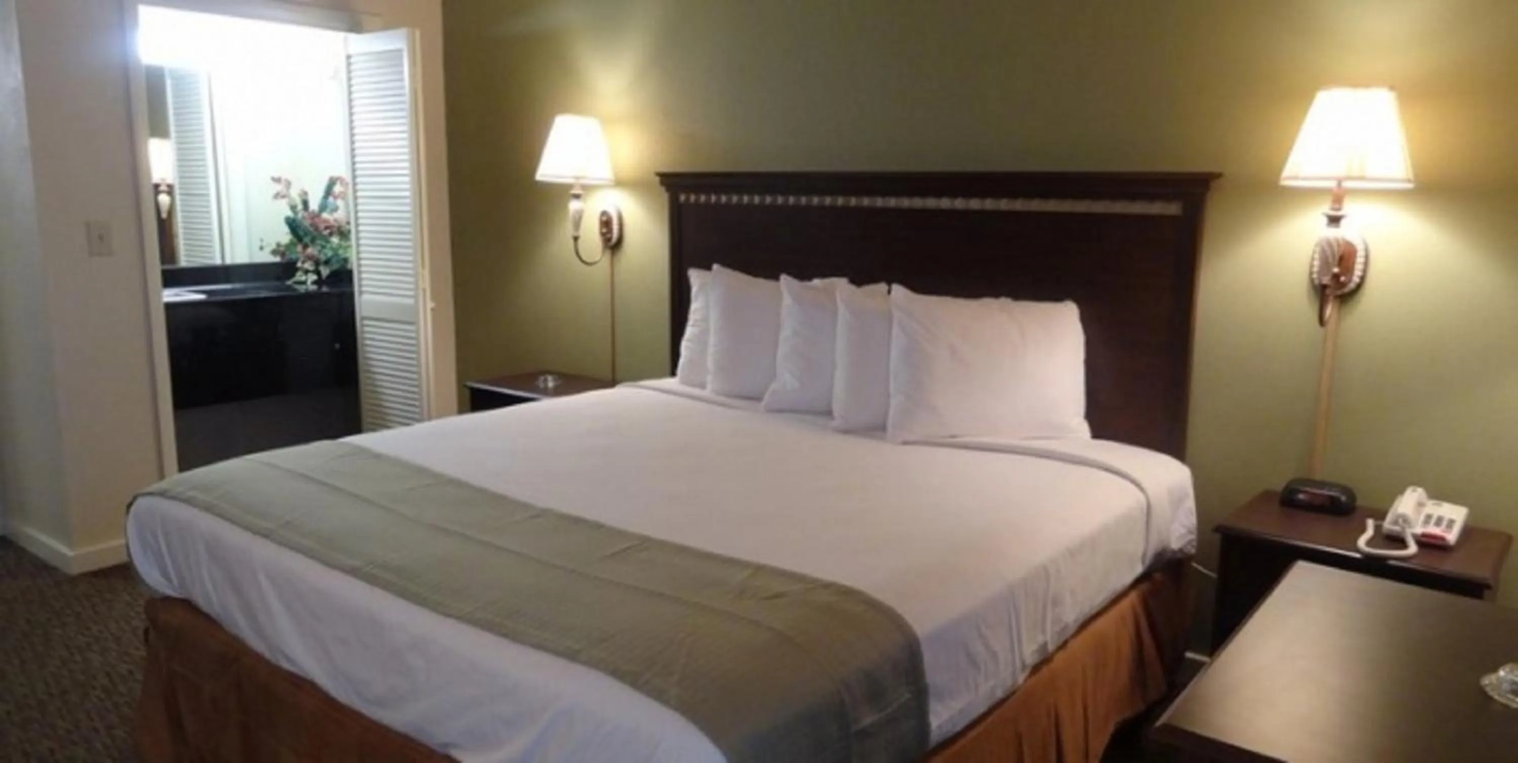 Queen Room with Two Queen Beds - Non-Smoking in Motel 6 Abbeville, AL