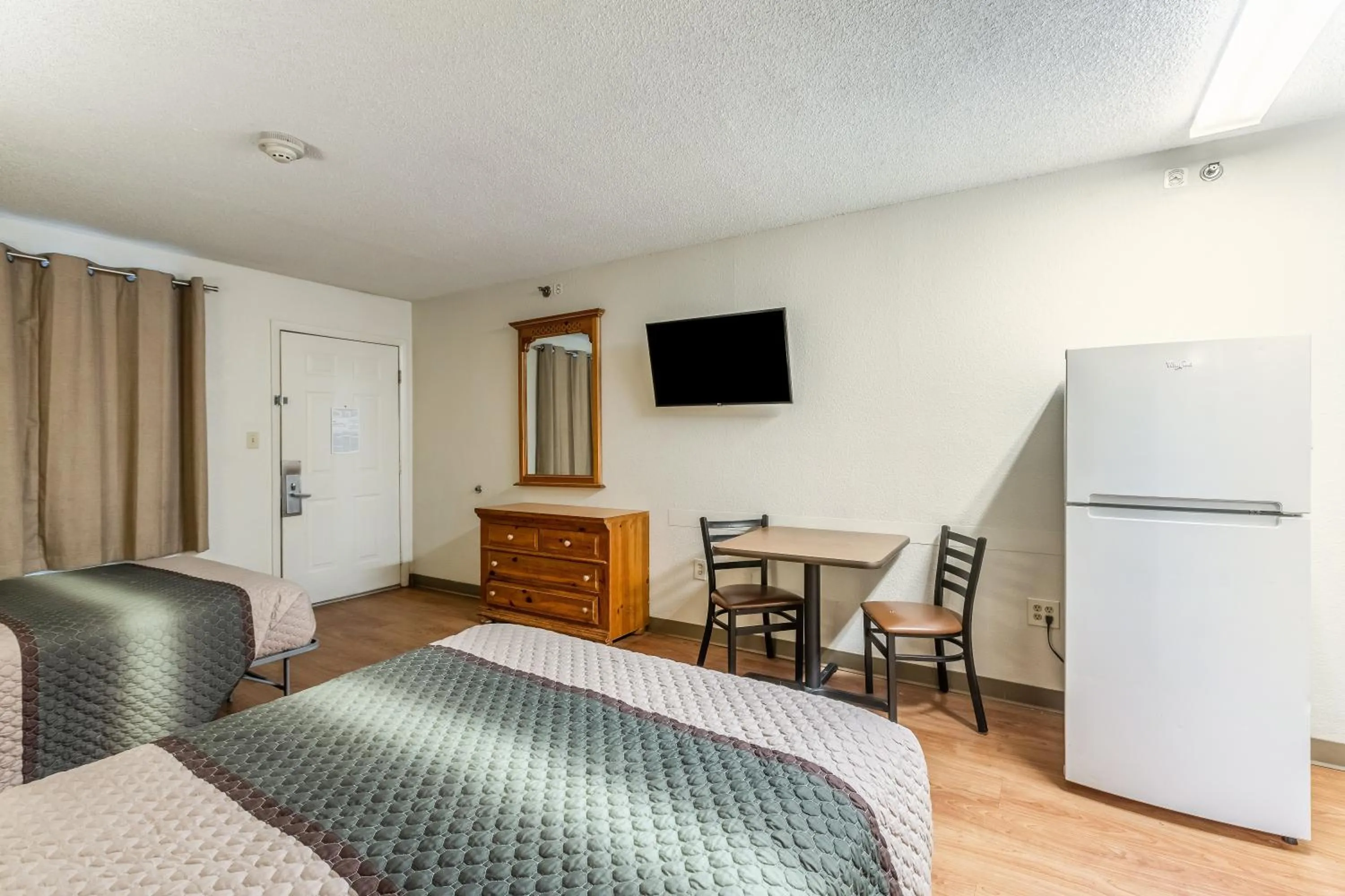 Studio with Two Double Beds Smoking in HomeTowne Studios by Red Roof Atlanta NE – Norcross South