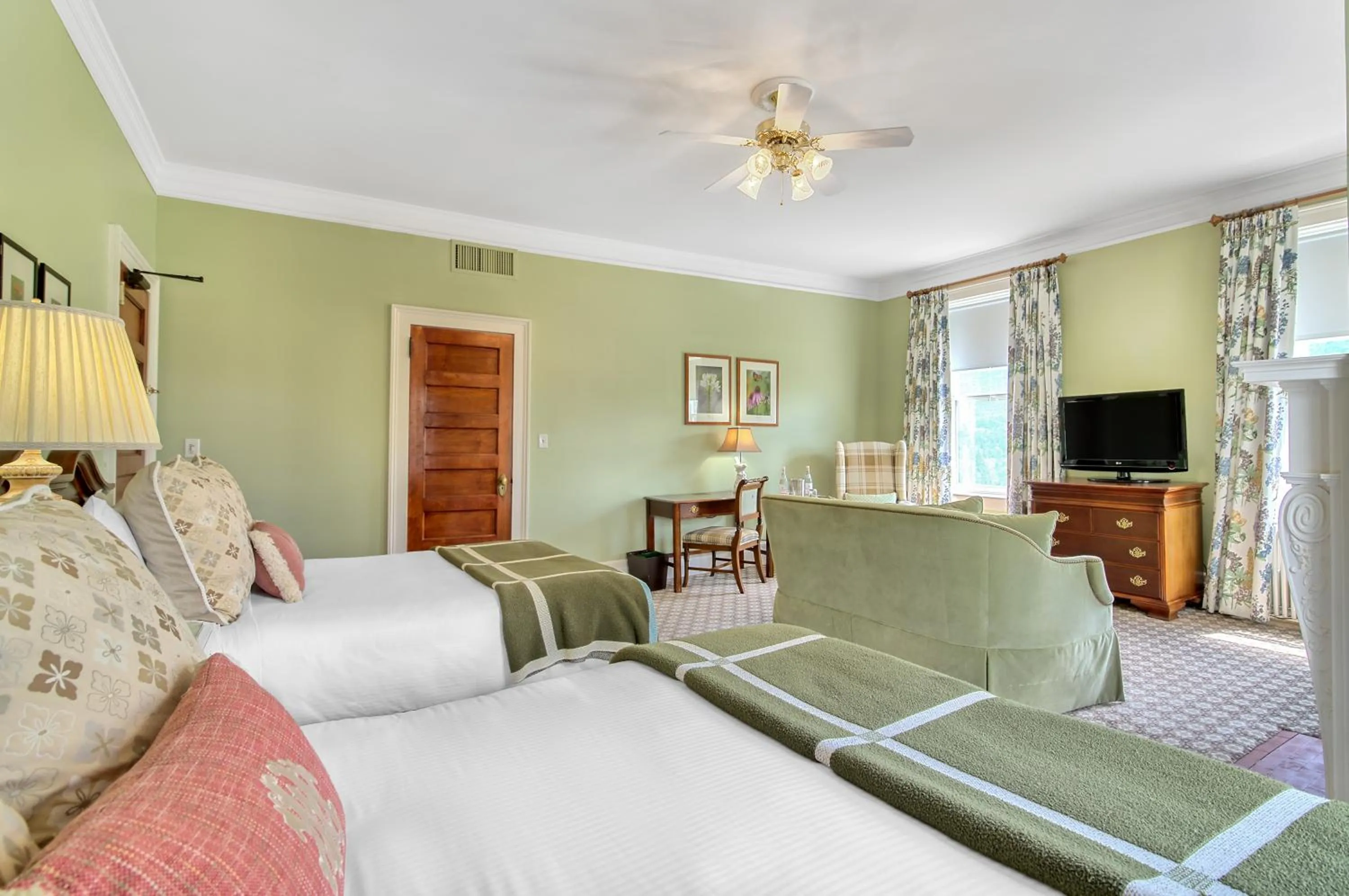 Deluxe Room 2 Queen Beds - Mountain View in Omni Mount Washington Resort & Spa