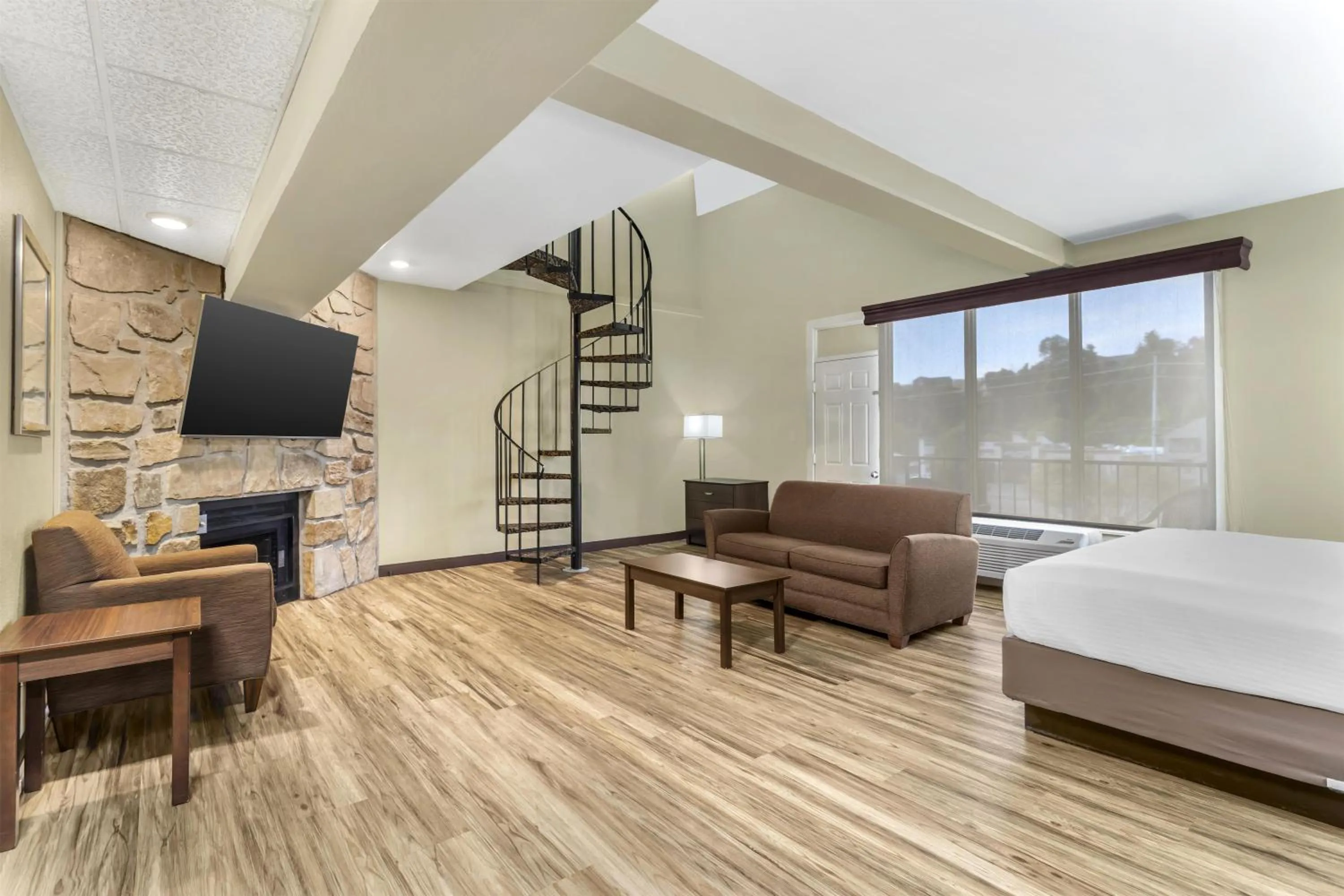 Town House with One King and One Queen Bed in Best Western Plaza Inn