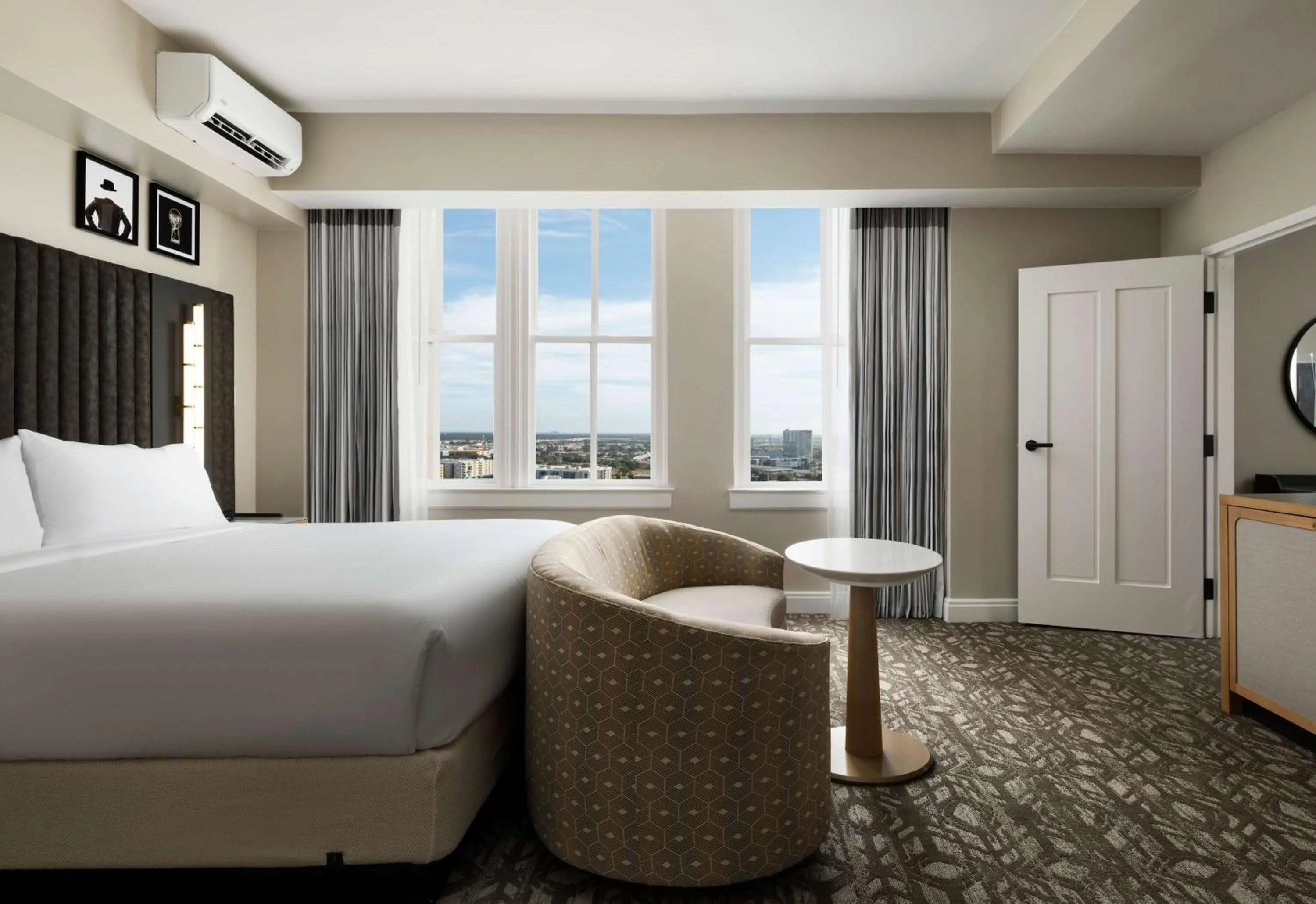 Junior King Suite - Hearing Access in Hotel Flor Tampa Downtown, Tapestry Collection By Hilton