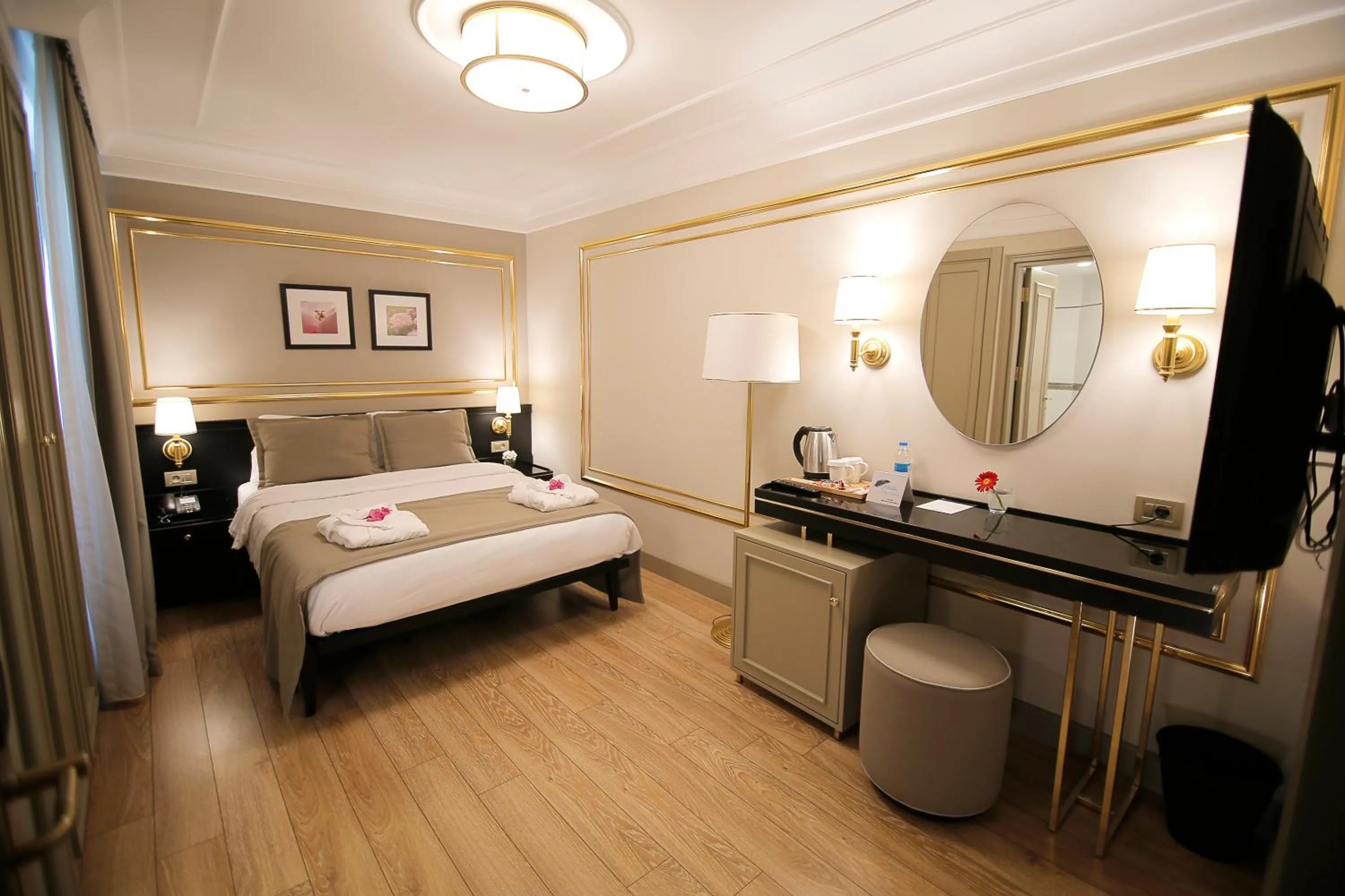 Standard Double Room in Reo Hotel