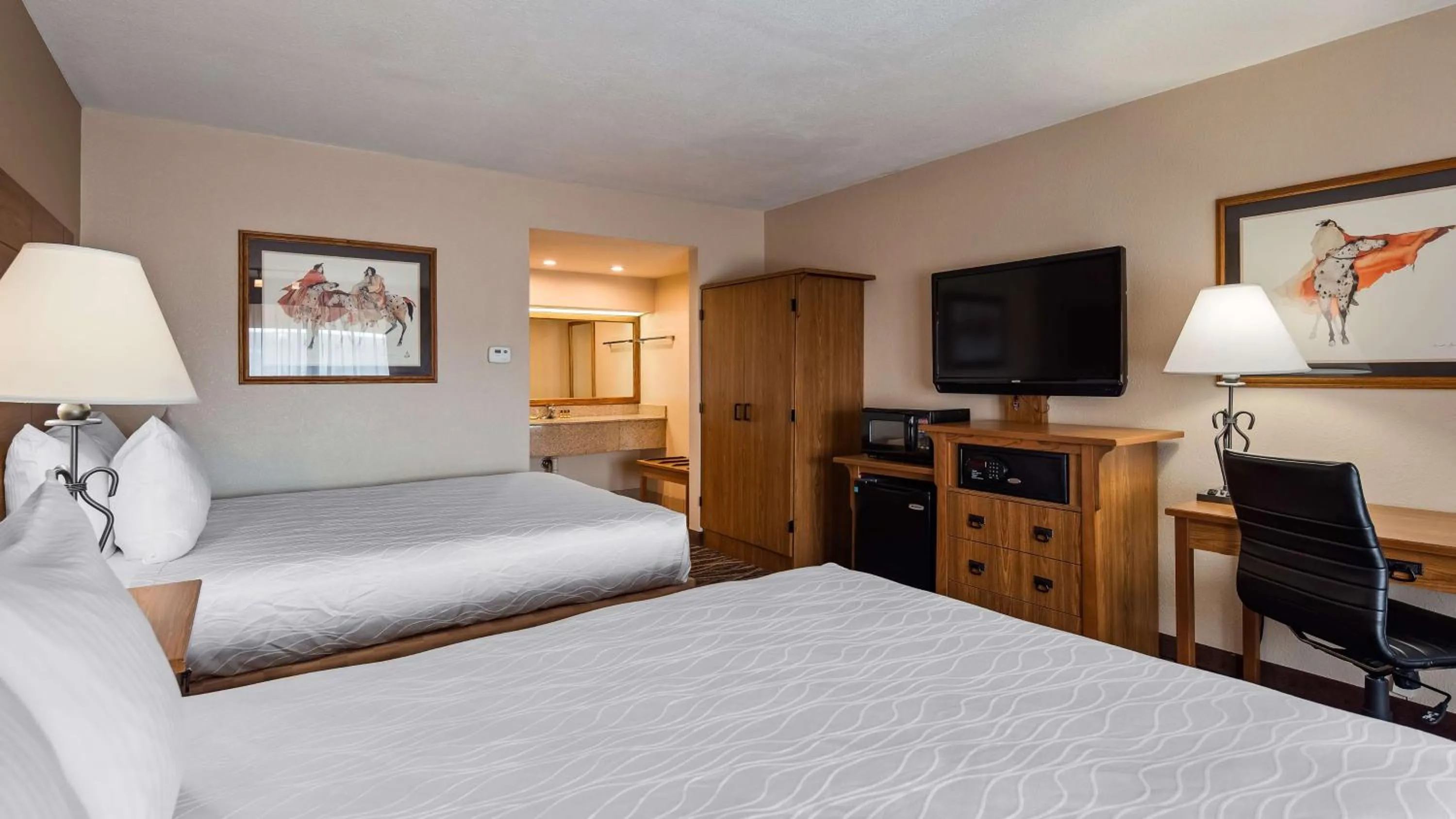 Queen Room with Two Queen Beds - Pet Friendly/Non-Smoking in Best Western Plus Saddleback Inn and Conference Center