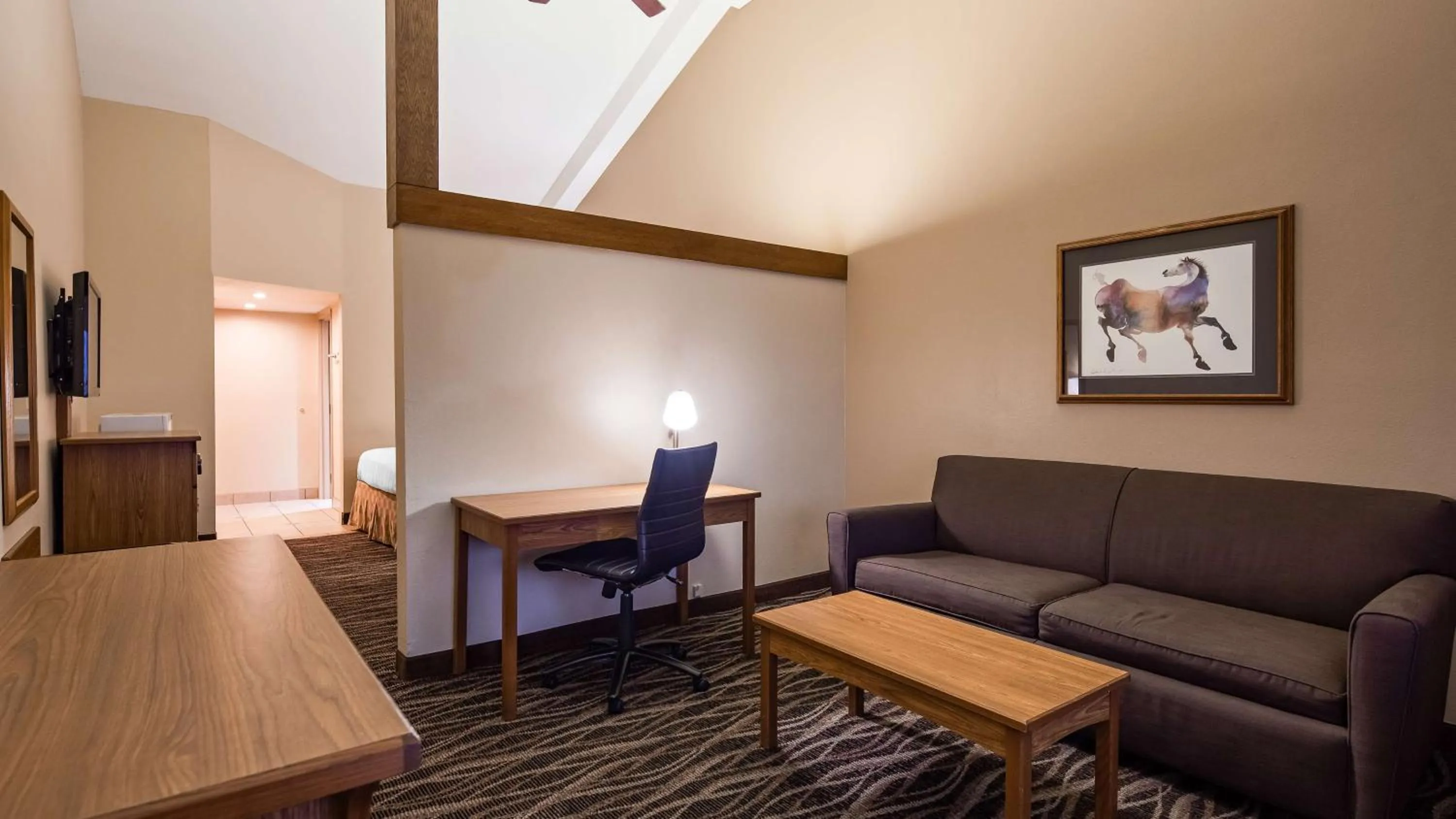 Executive Queen Suite - Non Smoking in Best Western Plus Saddleback Inn and Conference Center