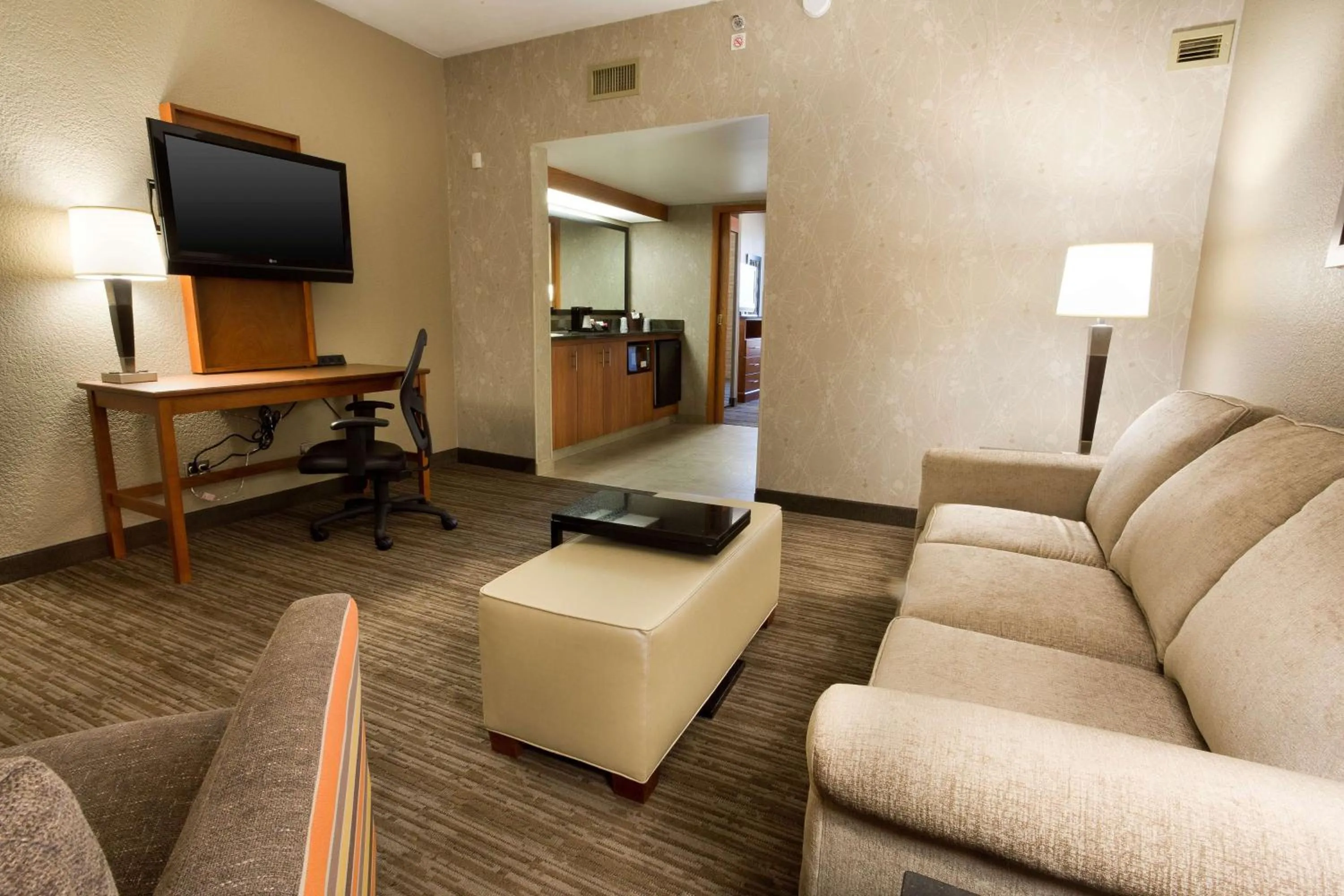 Queen Suite with Sofa Bed - Accessible, Tub in Drury Inn & Suites Austin North