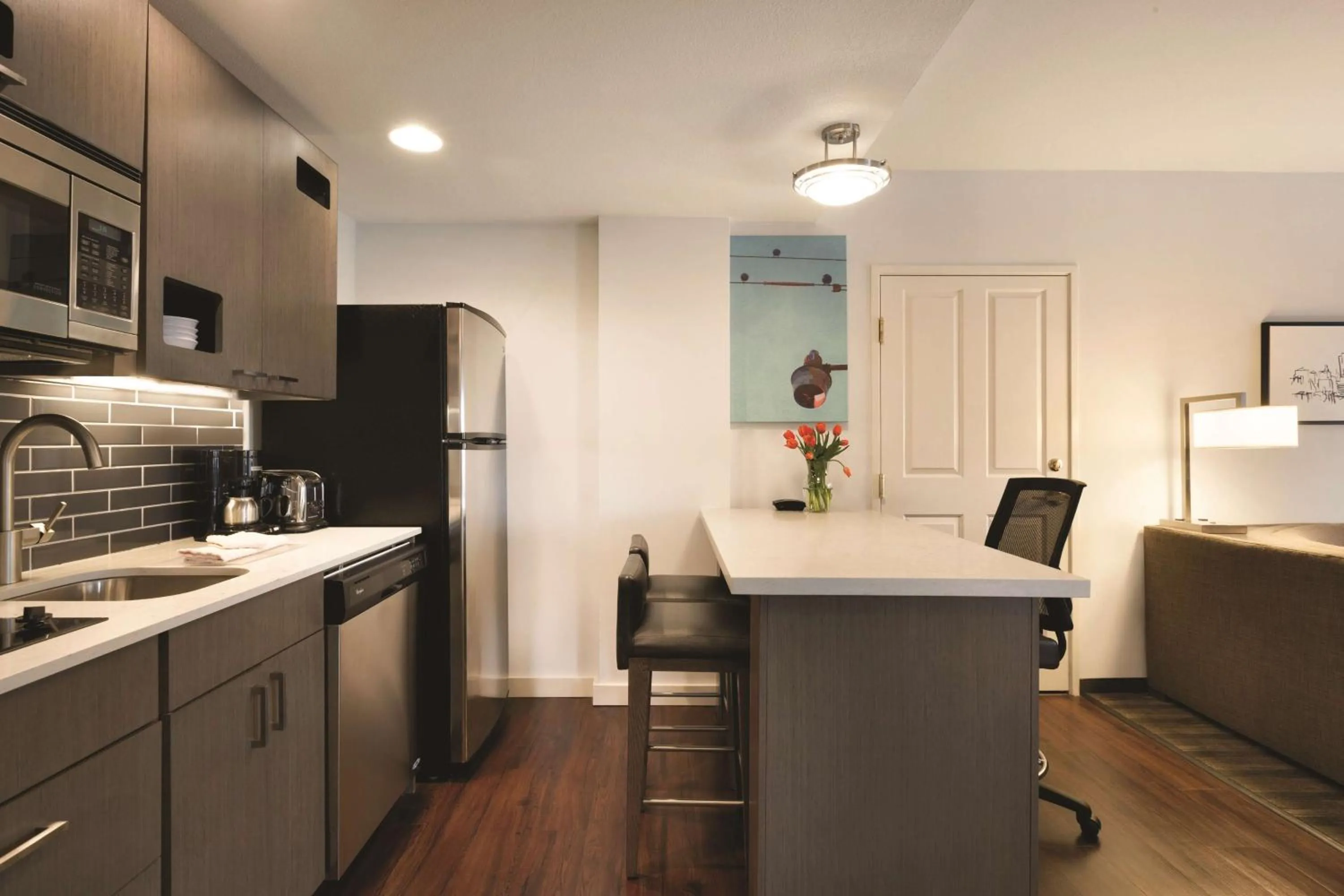 Queen Room with Roll-In Shower - Disability Access in Hyatt House Emeryville