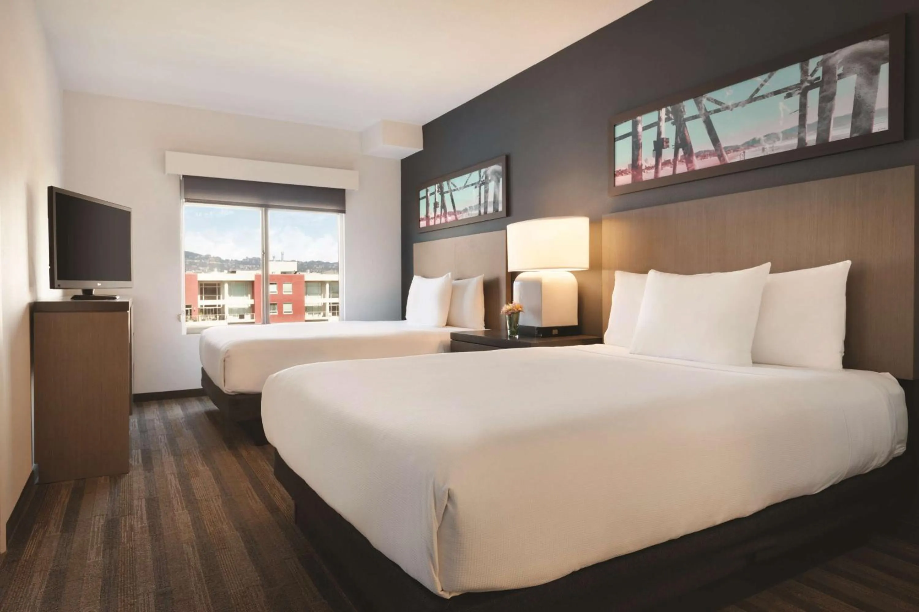 One-Bedroom Queen Suite with Two Queen Beds and Bay View in Hyatt House Emeryville