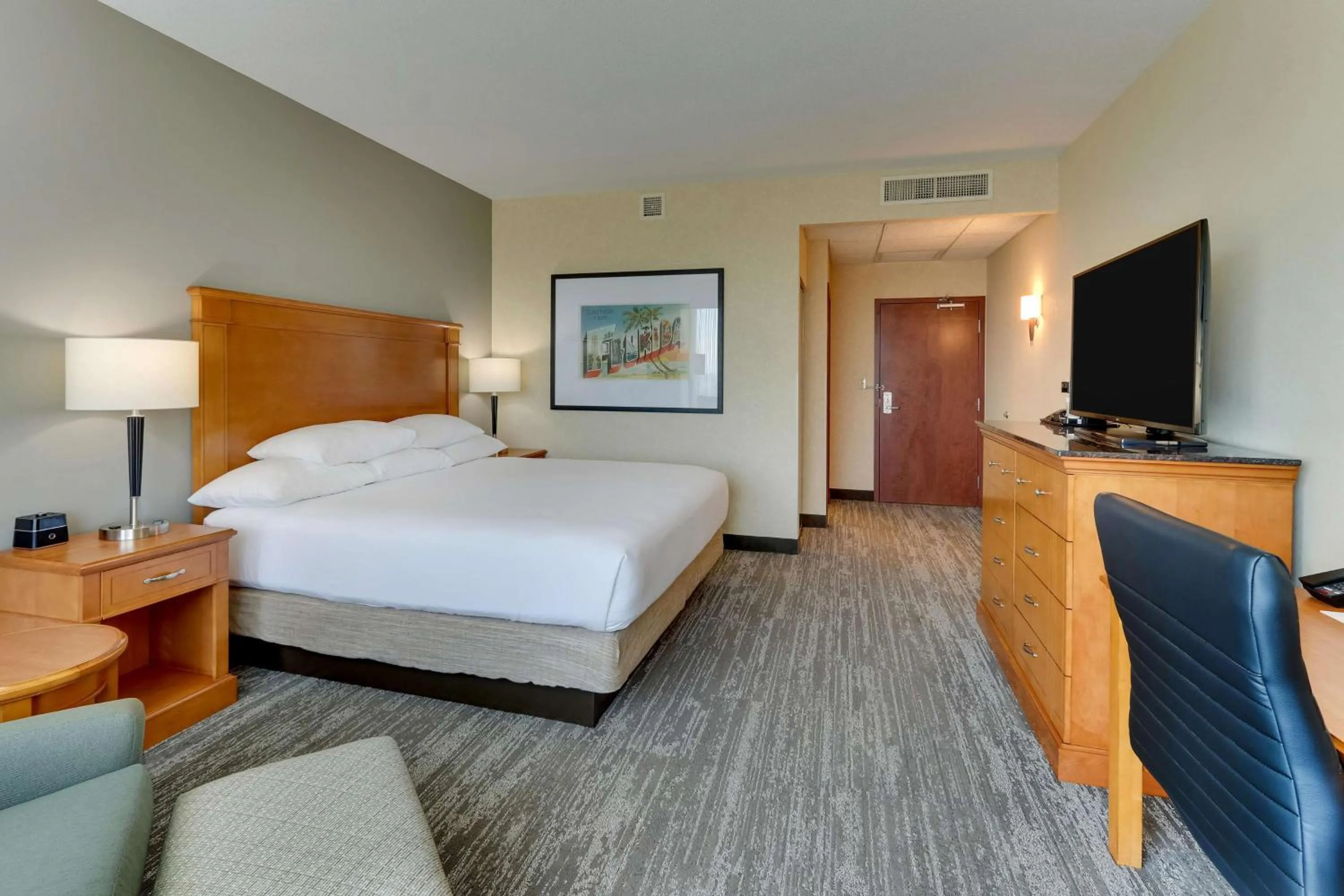 Deluxe King Room in Drury Inn & Suites Orlando near Universal Orlando Resort