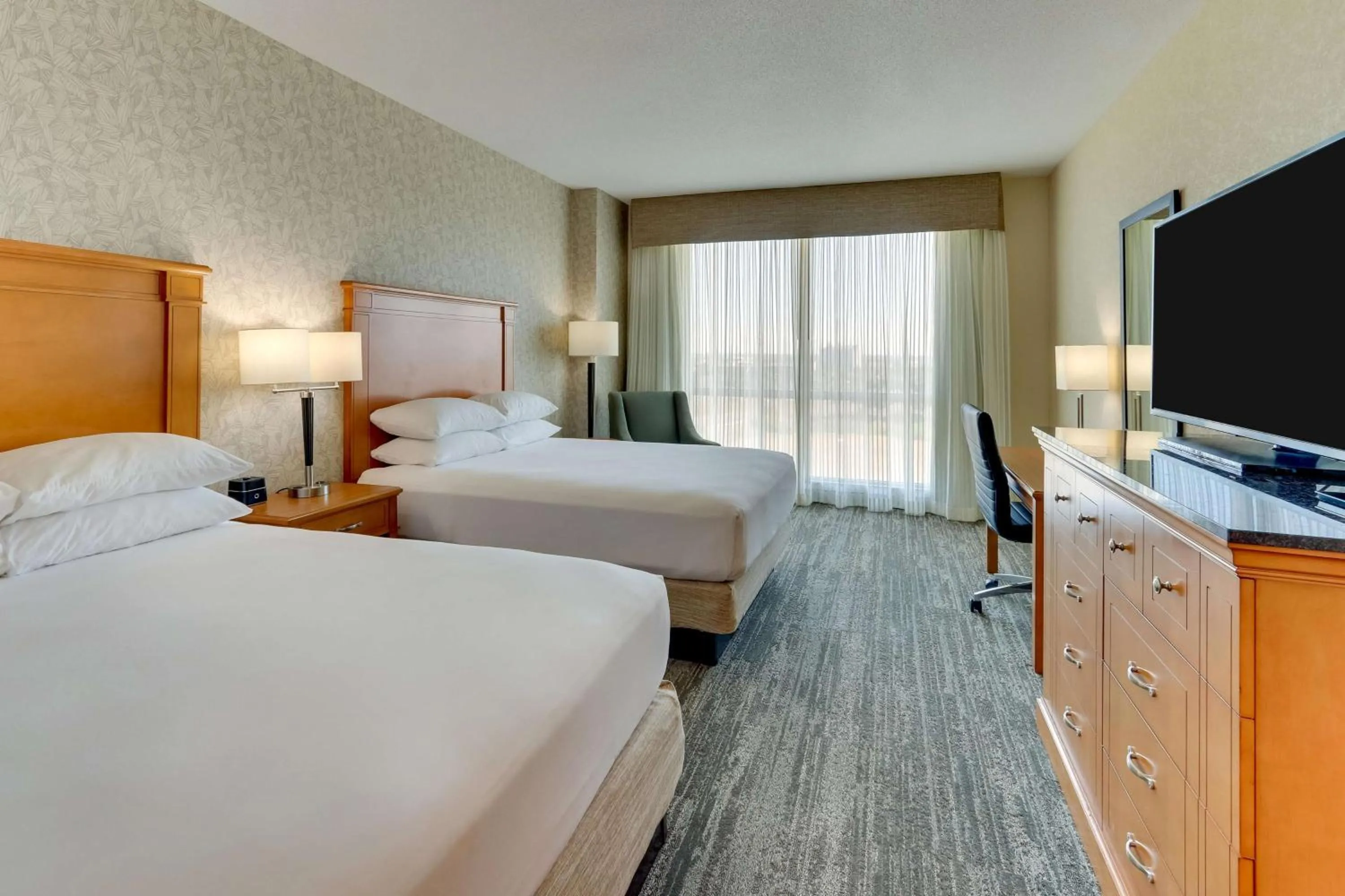 Deluxe Queen Room with Two Queen Beds in Drury Inn & Suites Orlando near Universal Orlando Resort