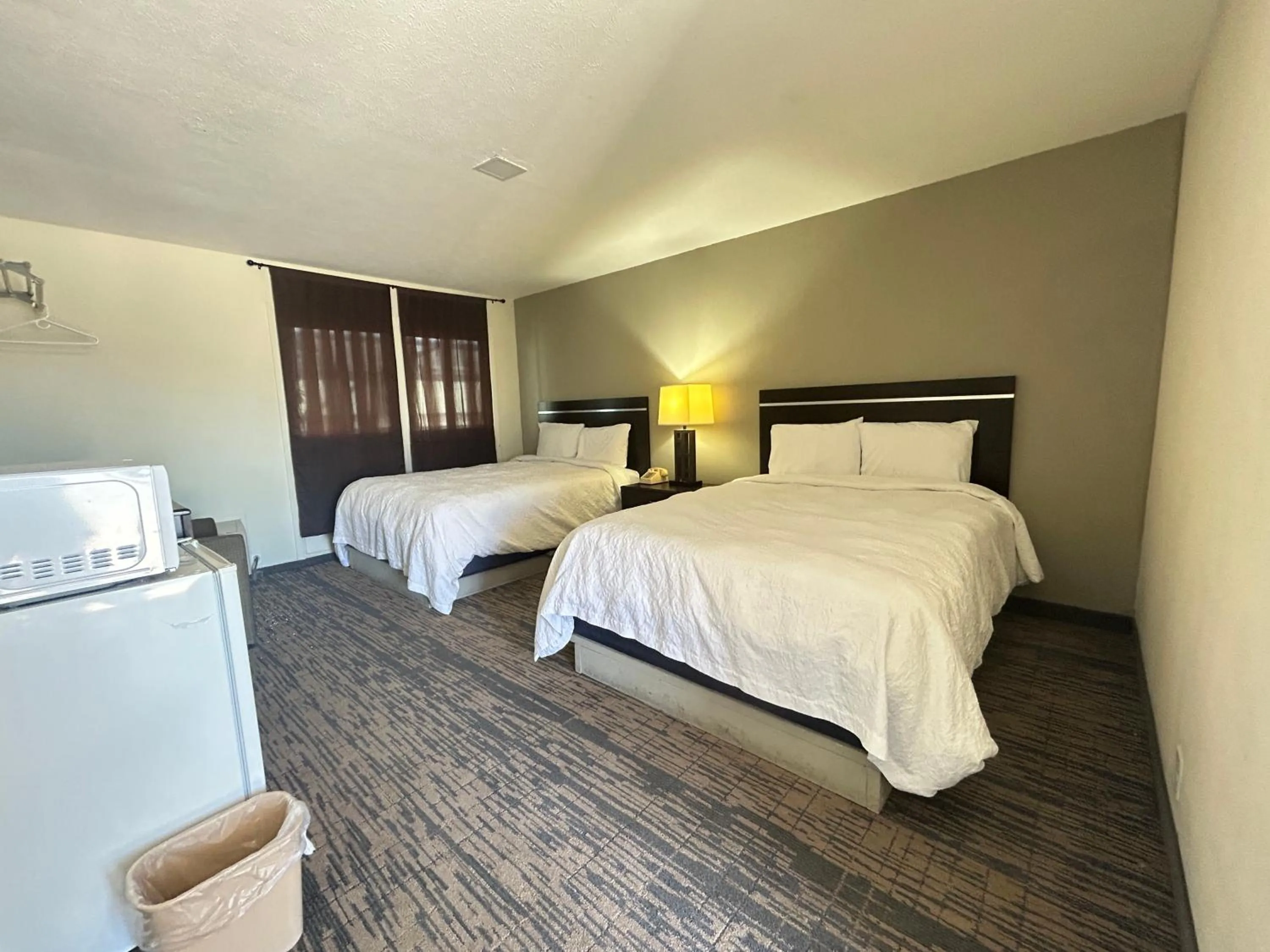 2 Queen Beds Non-Smoking in Gateaway Motel Broken Bow NE