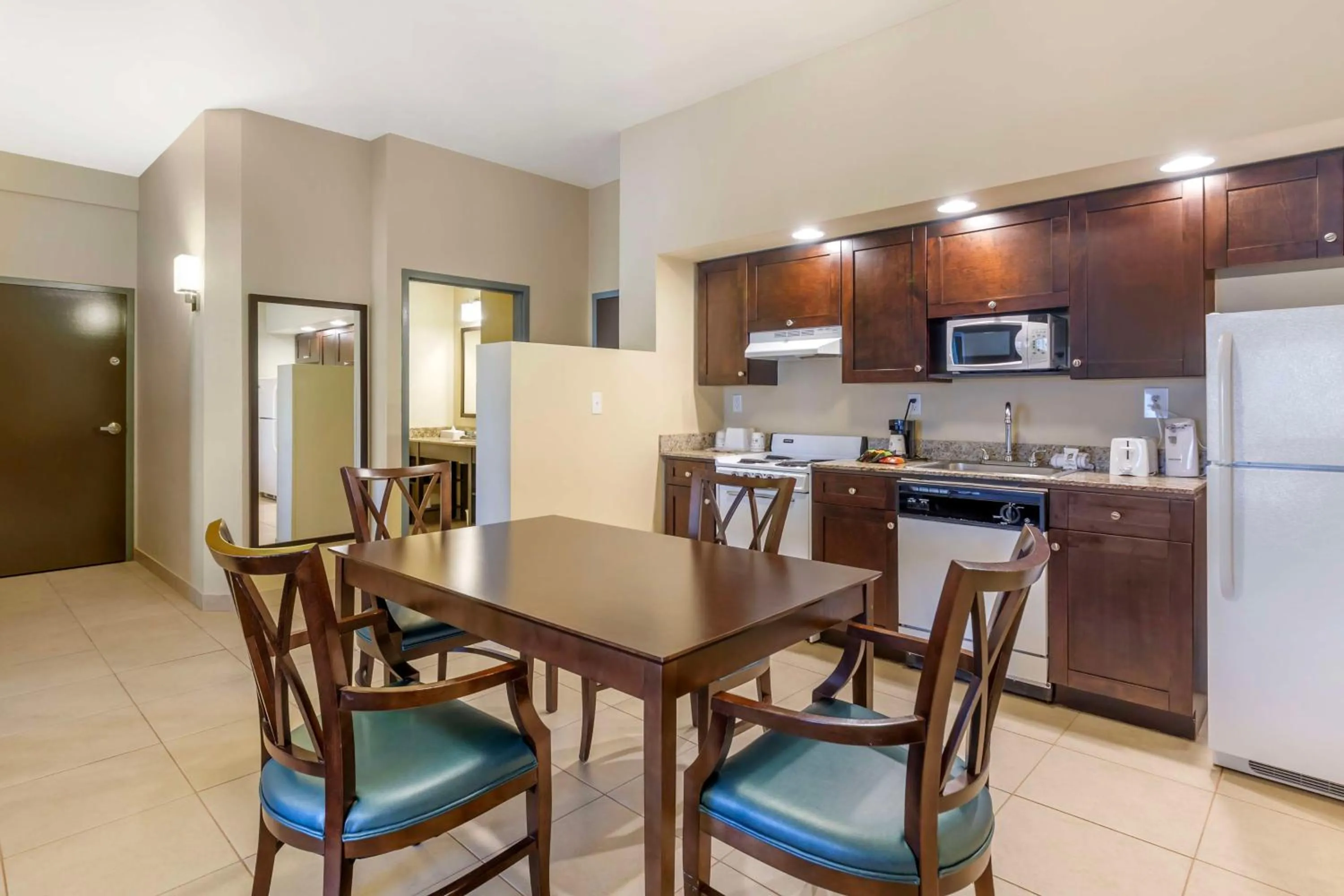 King Suite in Best Western Naples Plaza Hotel
