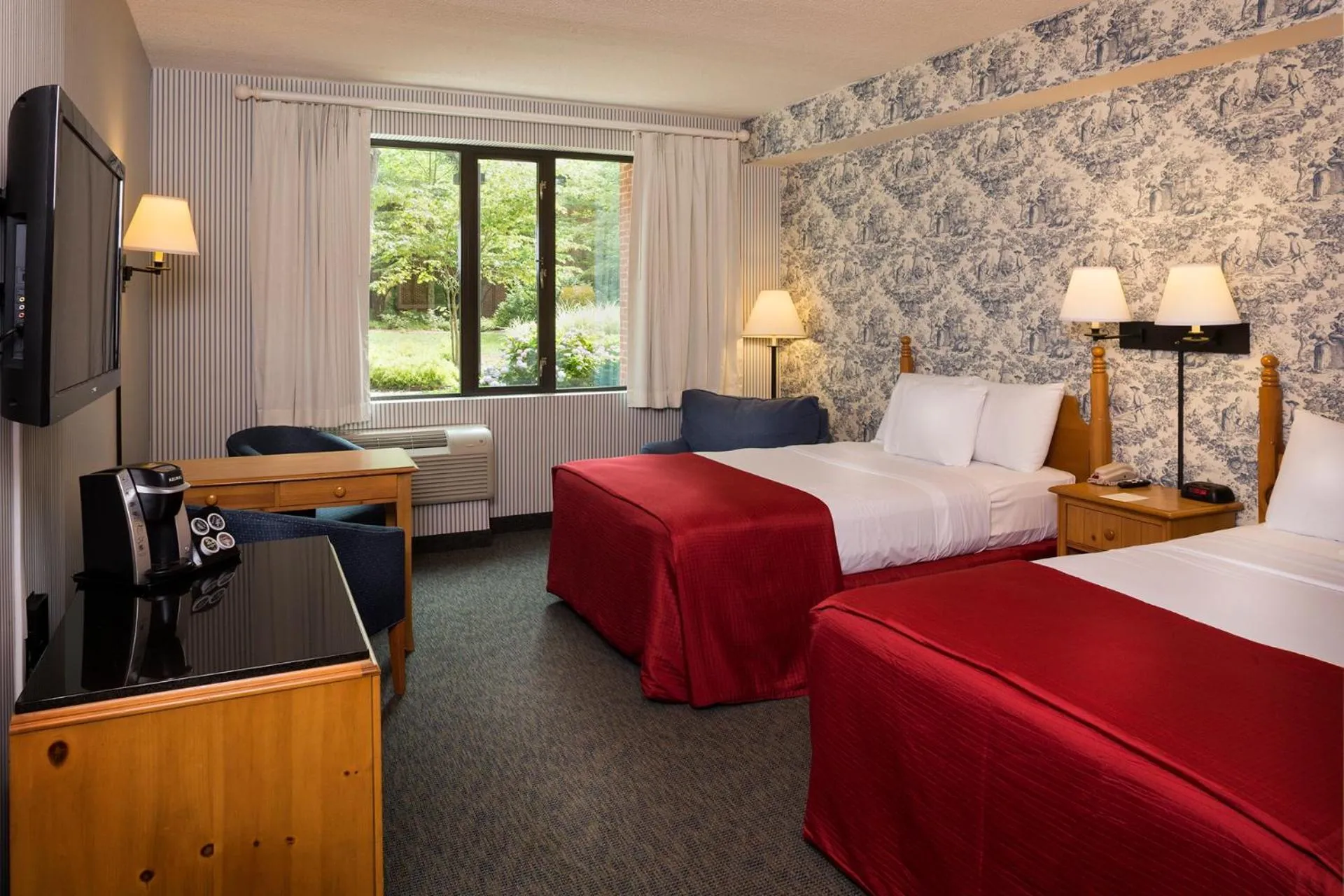 Standard Double Room with Sleeper Chair  in Williamsburg Woodlands Hotel & Suites, an official Colonial Williamsburg Hotel