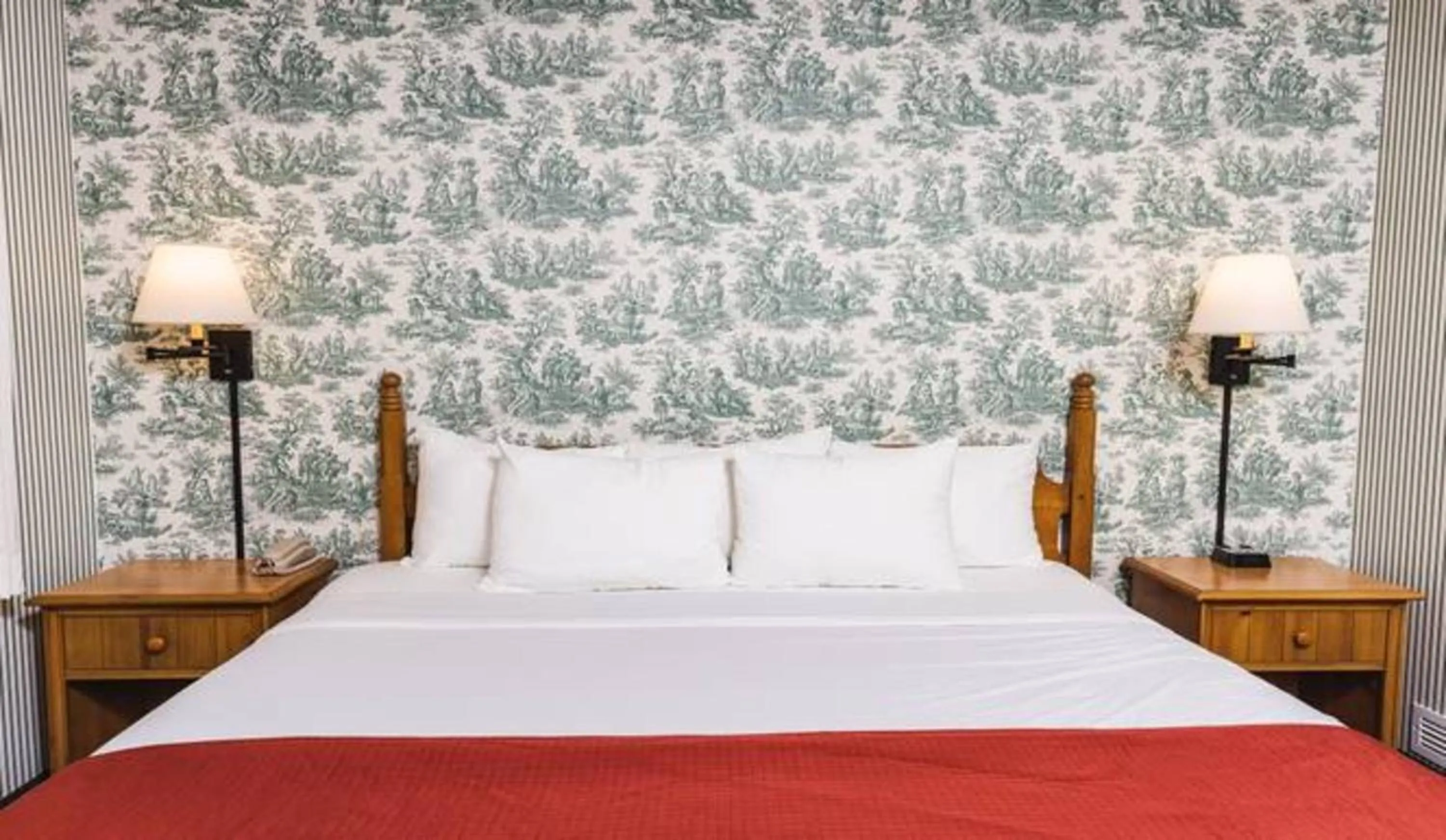 King Suite with Sofa Bed in Williamsburg Woodlands Hotel & Suites, an official Colonial Williamsburg Hotel