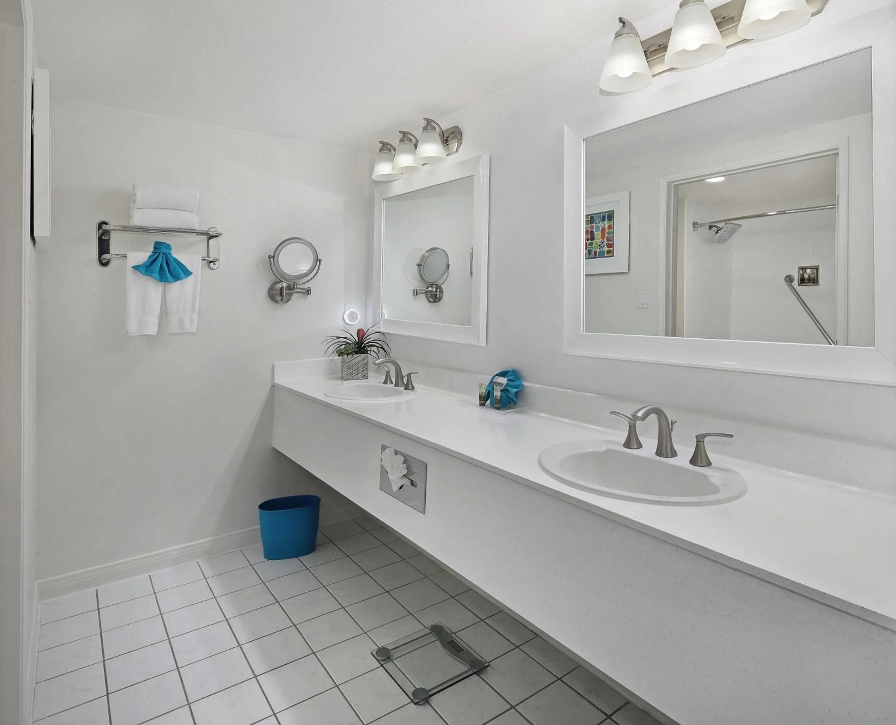 Executive Queen Room with Two Queen Beds in Anaheim Hotel