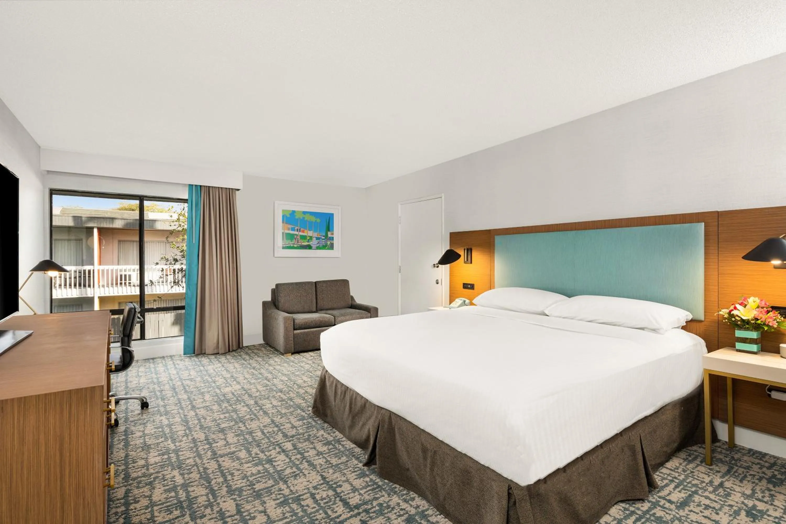 Deluxe King Room in Anaheim Hotel