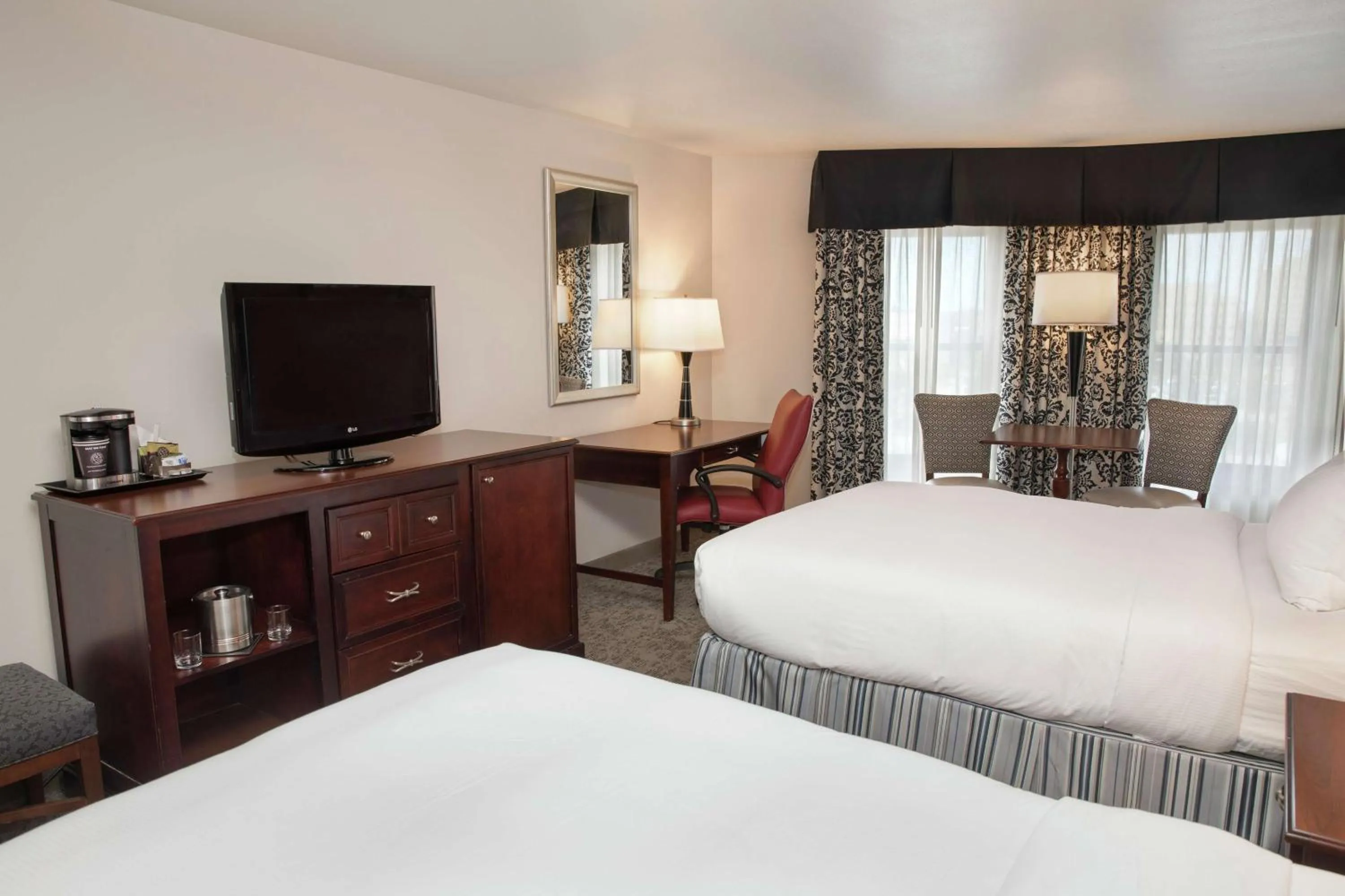 Double Room with Two Double Beds - Non-Smoking in President Abraham Lincoln - A Doubletree by Hilton Hotel