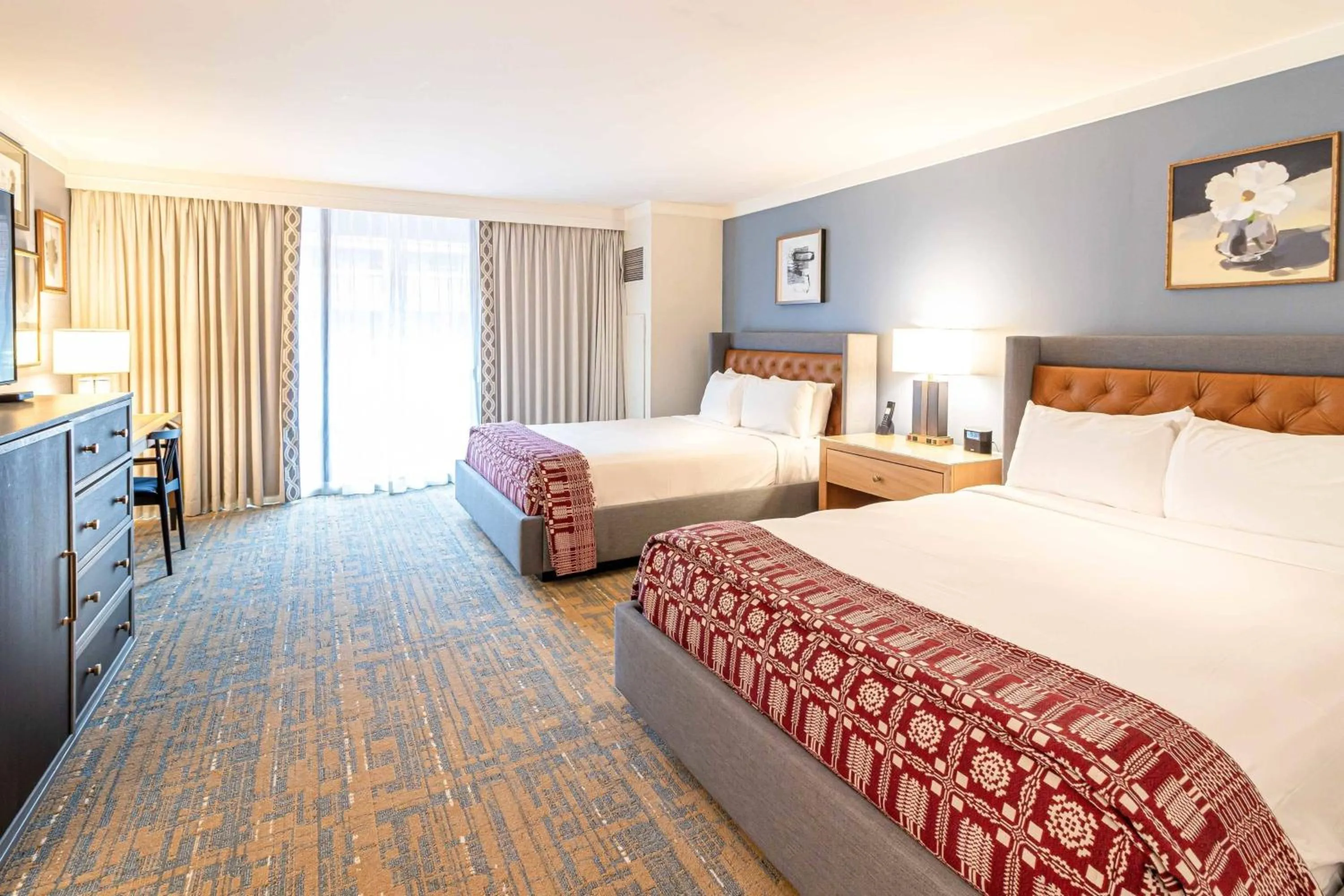 Premium Queen Room with Balcony - single occupancy in Williamsburg Lodge, Autograph Collection