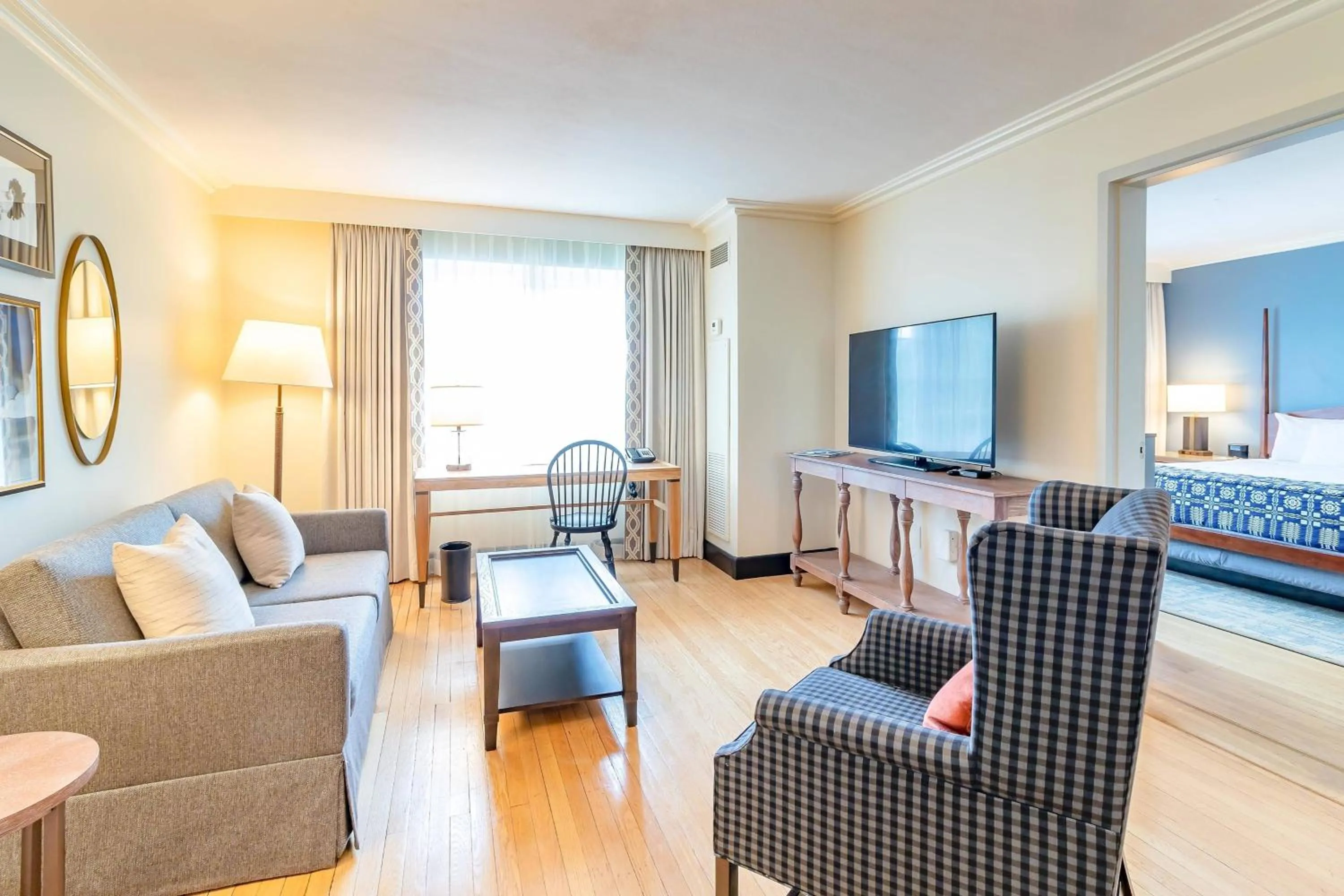 Junior King Suite with Sofa Bed - single occupancy in Williamsburg Lodge, Autograph Collection