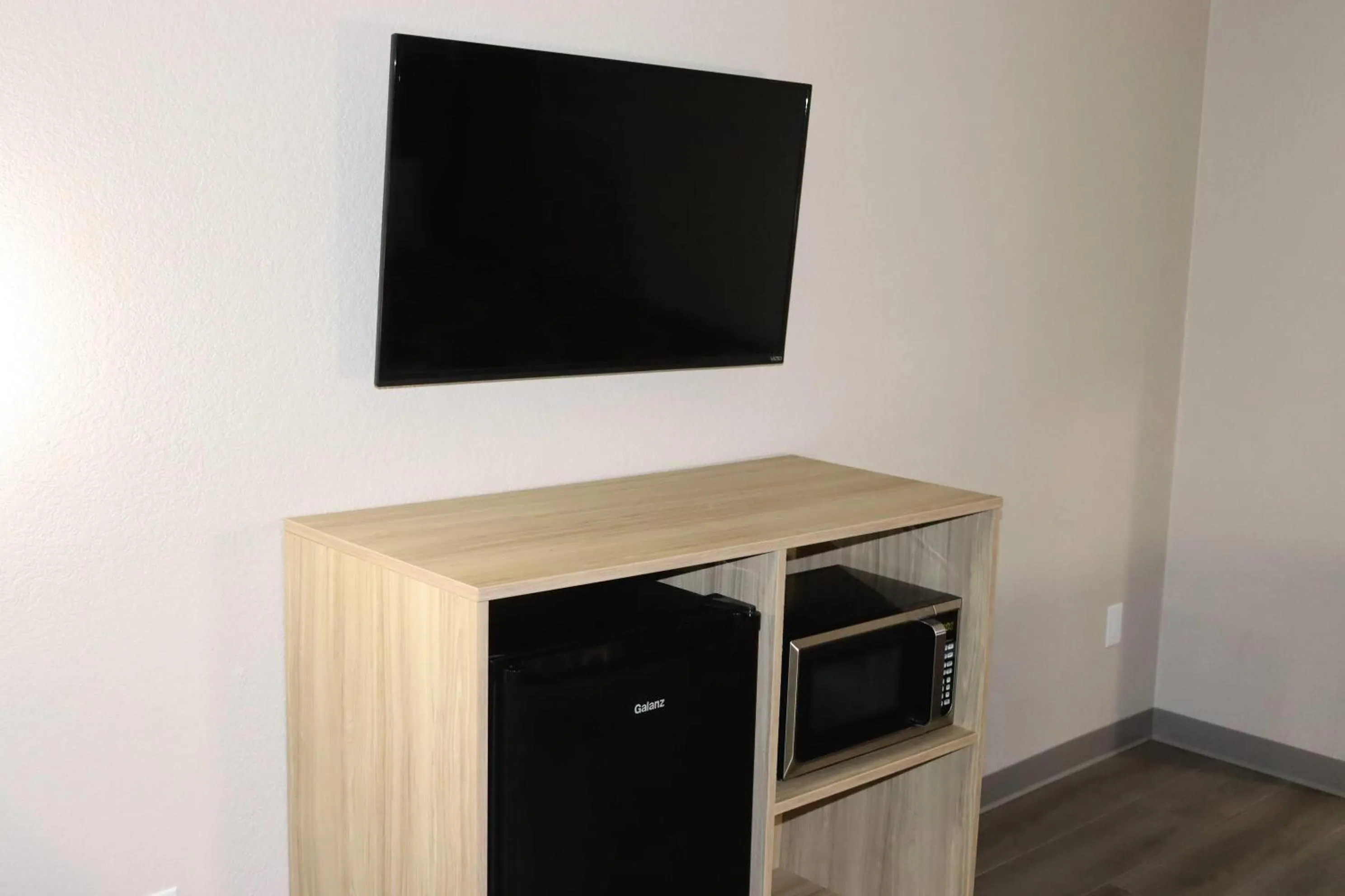 Queen Room - Non-Smoking in Super 8 by Wyndham Cabot