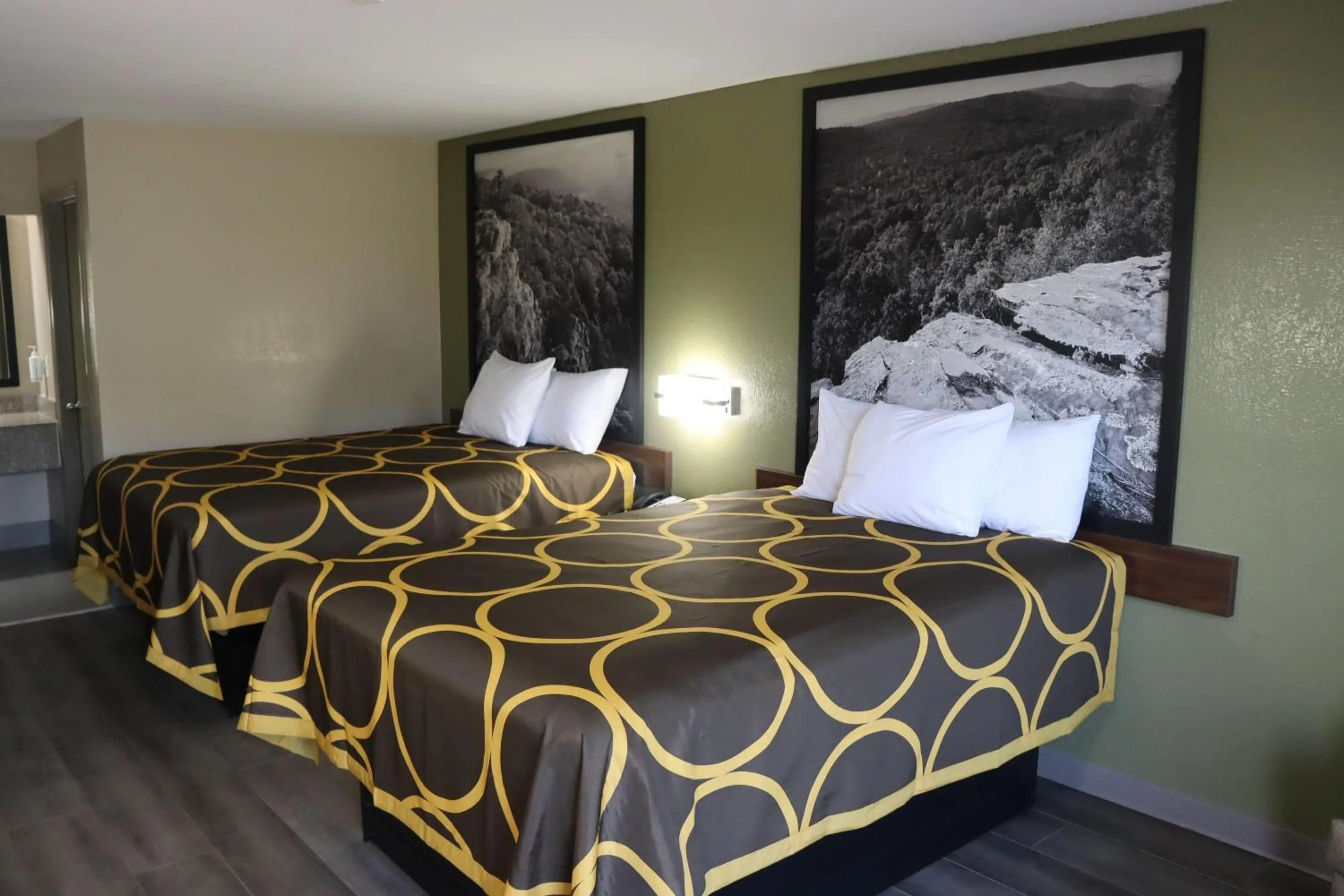 Queen Room with Two Queen Beds - Non-Smoking in Super 8 by Wyndham Cabot