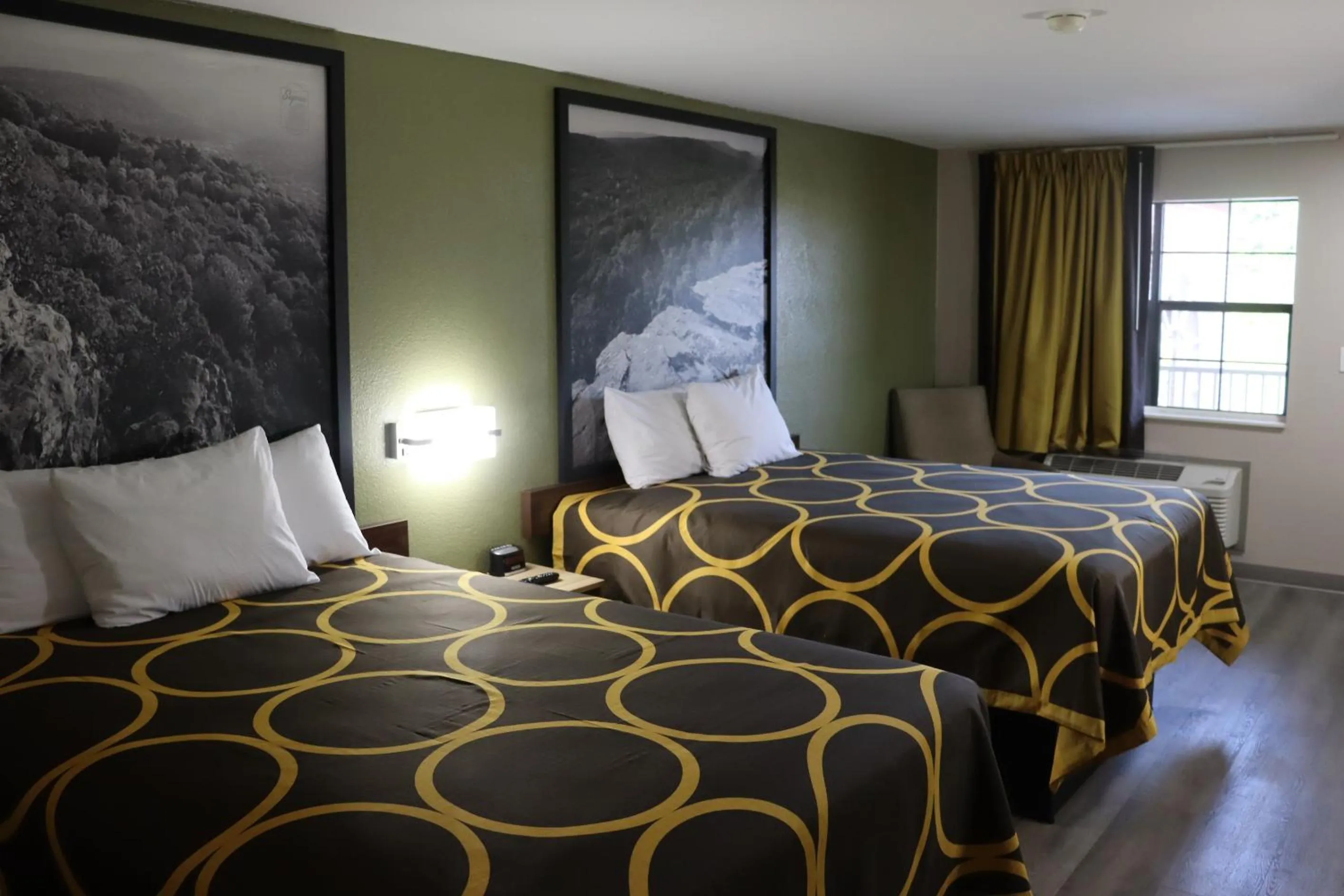 Queen Room with Two Queen Beds - Smoking in Super 8 by Wyndham Cabot