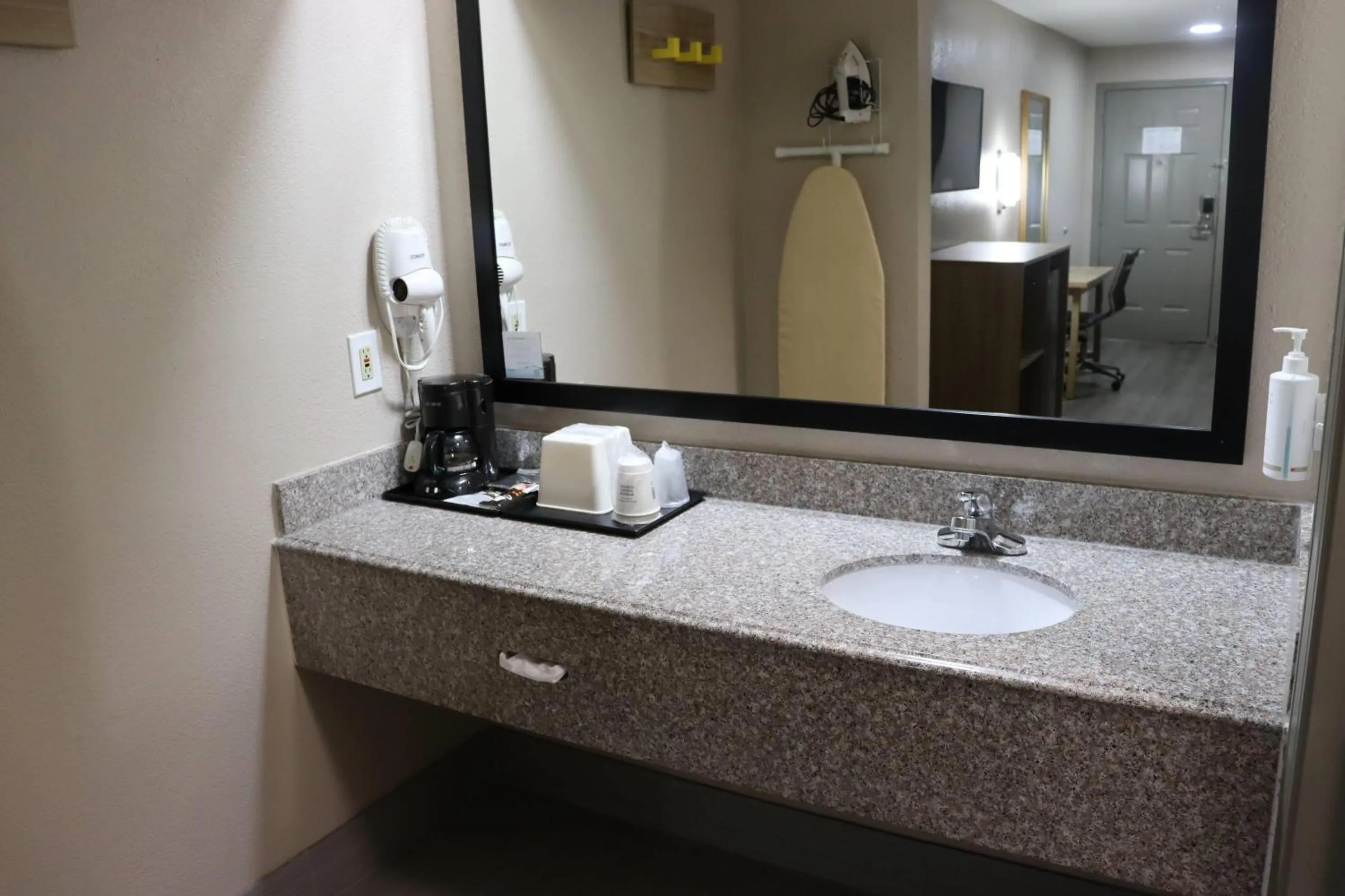 King Room - Disability Access - Smoking in Super 8 by Wyndham Cabot