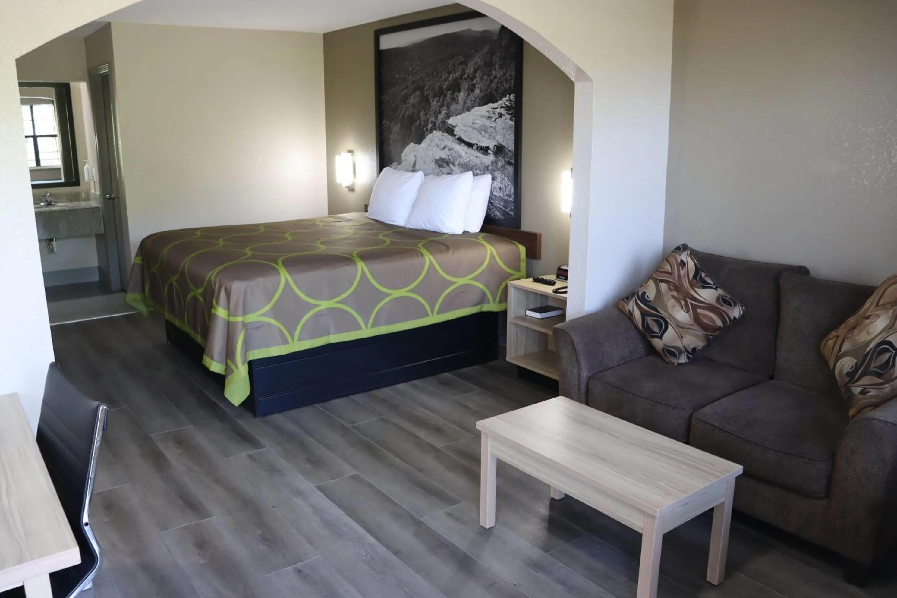 King Room - Disability Access/Non-Smoking in Super 8 by Wyndham Cabot