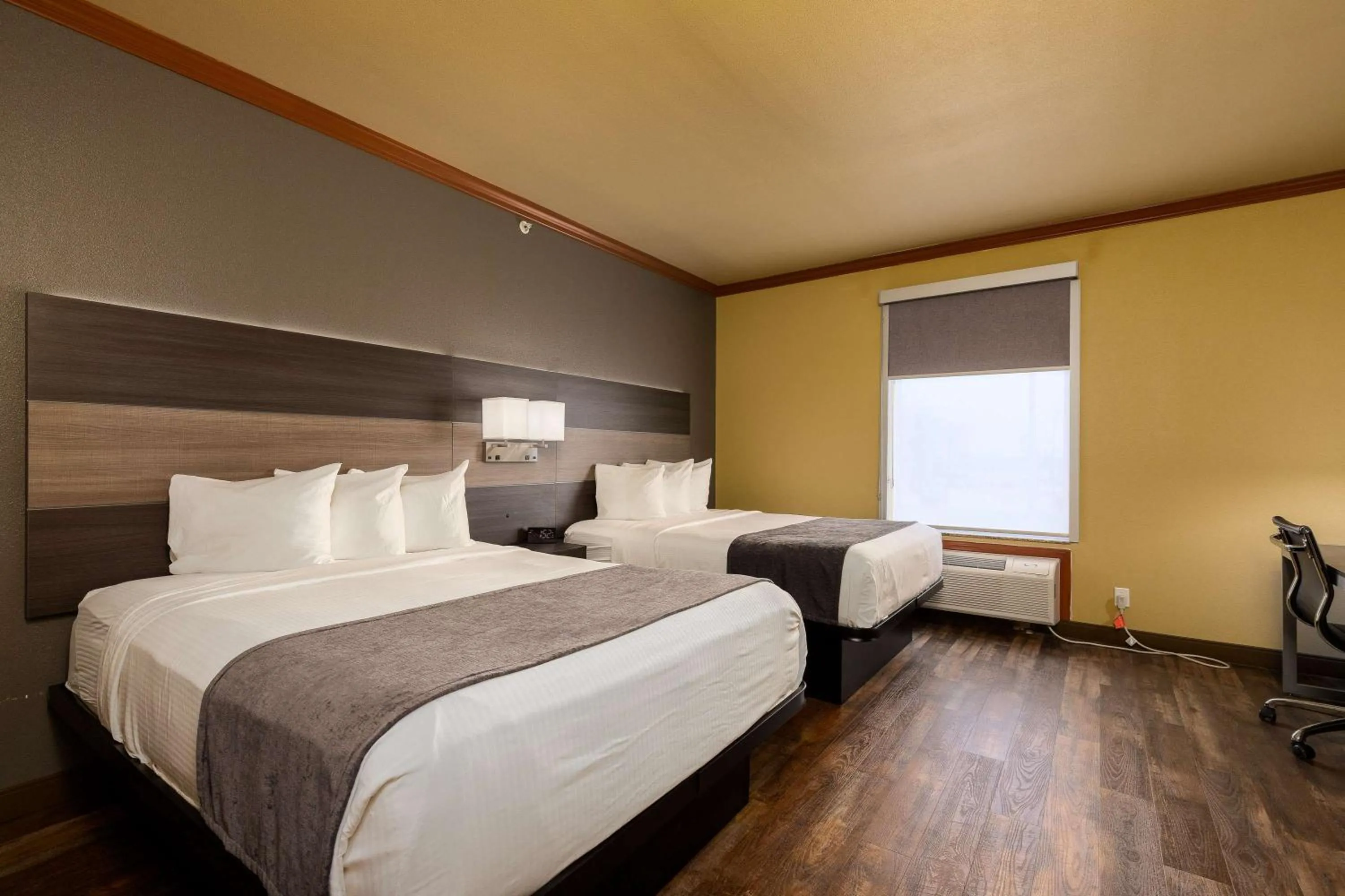 Queen Suite with Two Queen Beds in Best Western Plus Portland