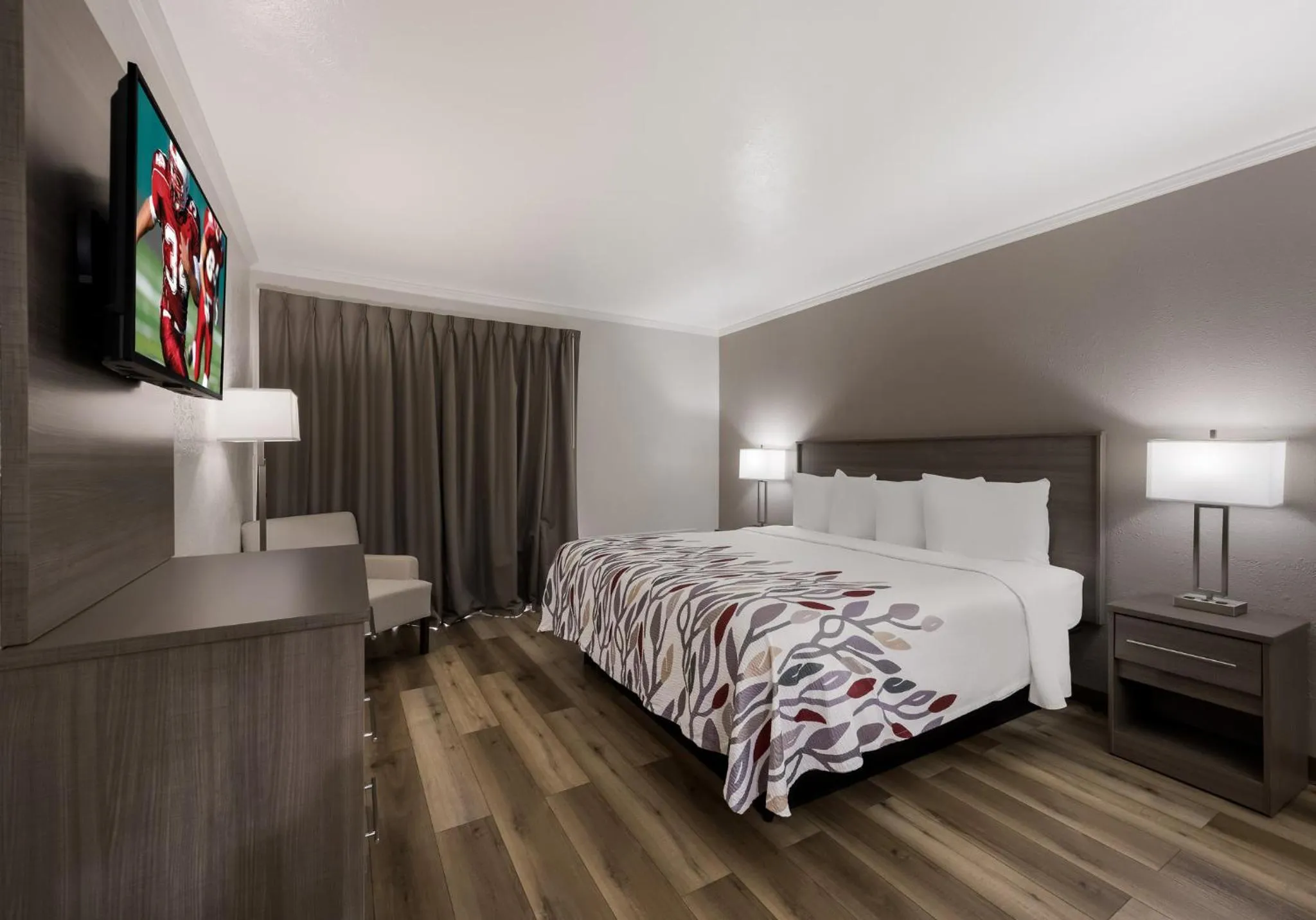 Deluxe King Room Non-Smoking in Red Roof Inn Madisonville