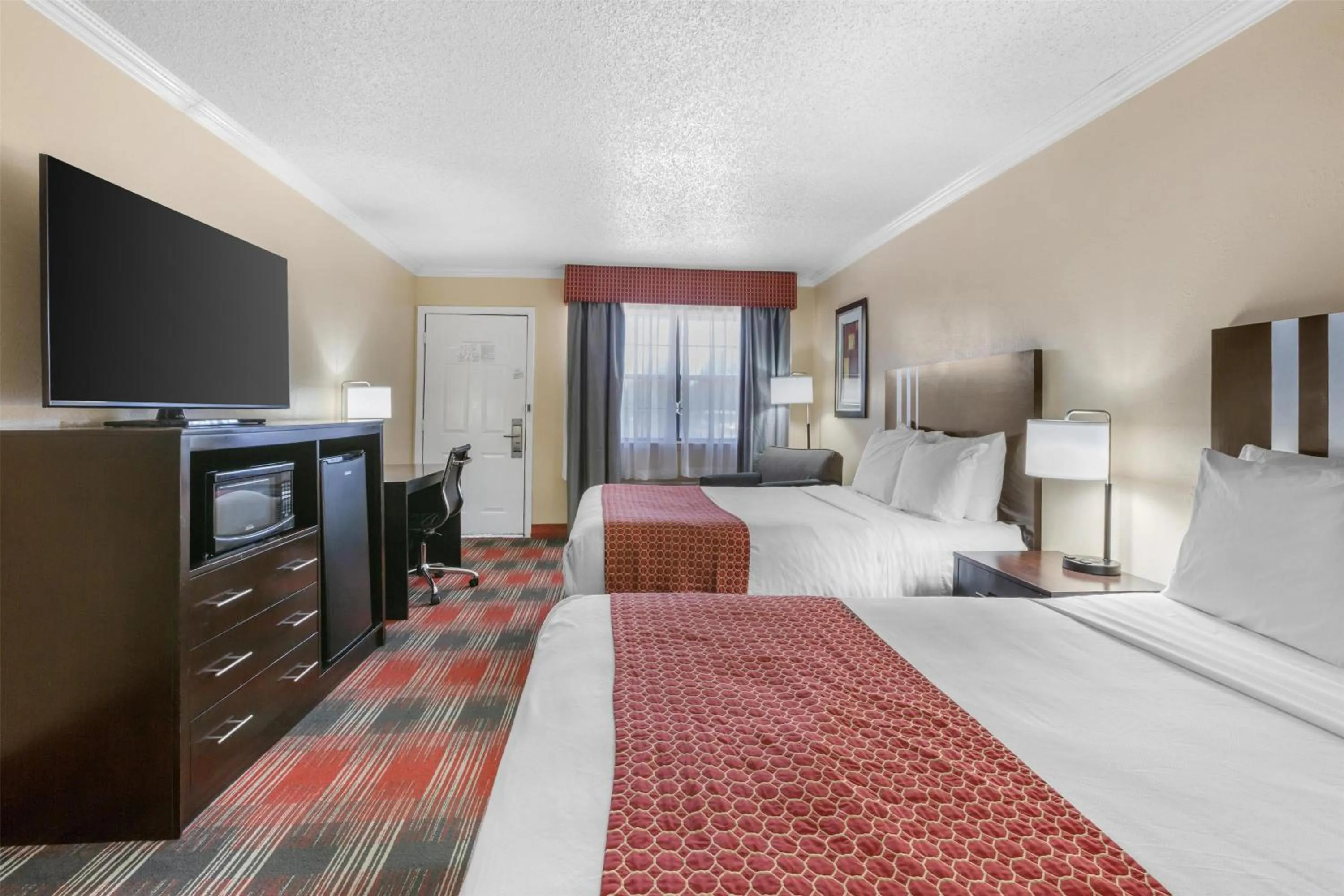 Queen Room with Two Queen Beds with Roll-In Shower - Mobility Accessible/Non-Smoking in Best Western Brady Inn