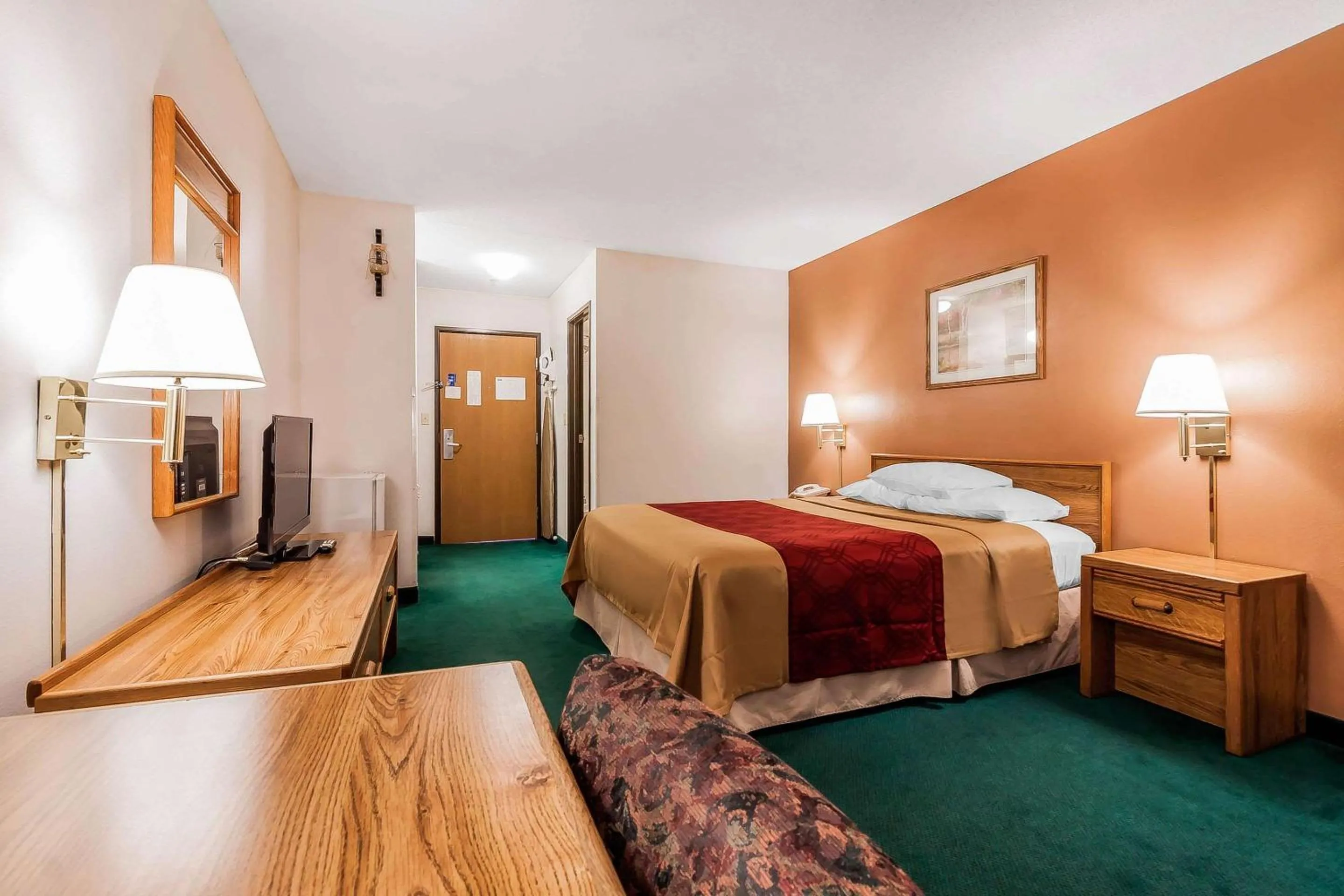 Queen Room - Non-Smoking in Rodeway Inn