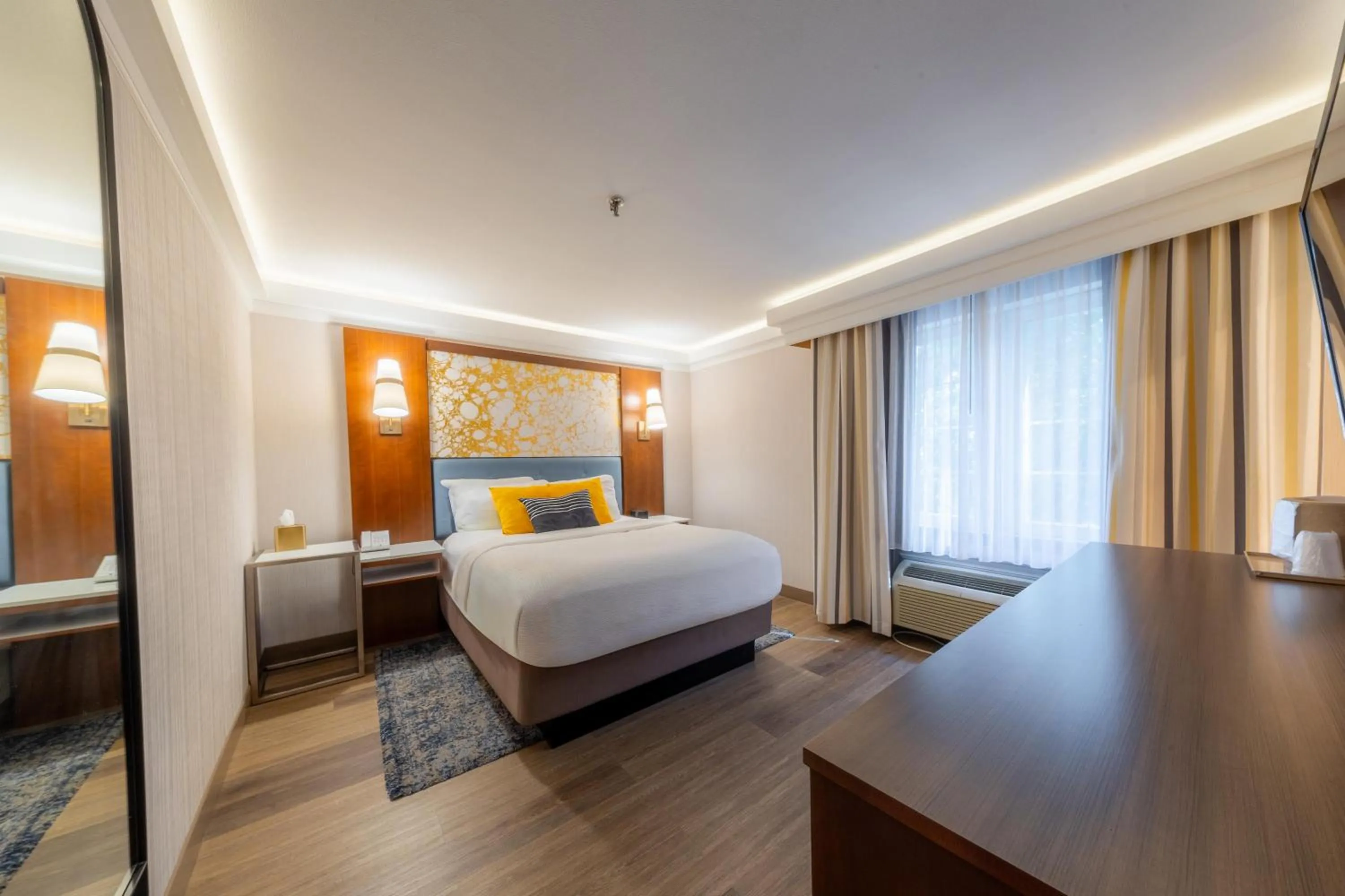 Queen Room in The Westfield Inn, BW Signature Collection