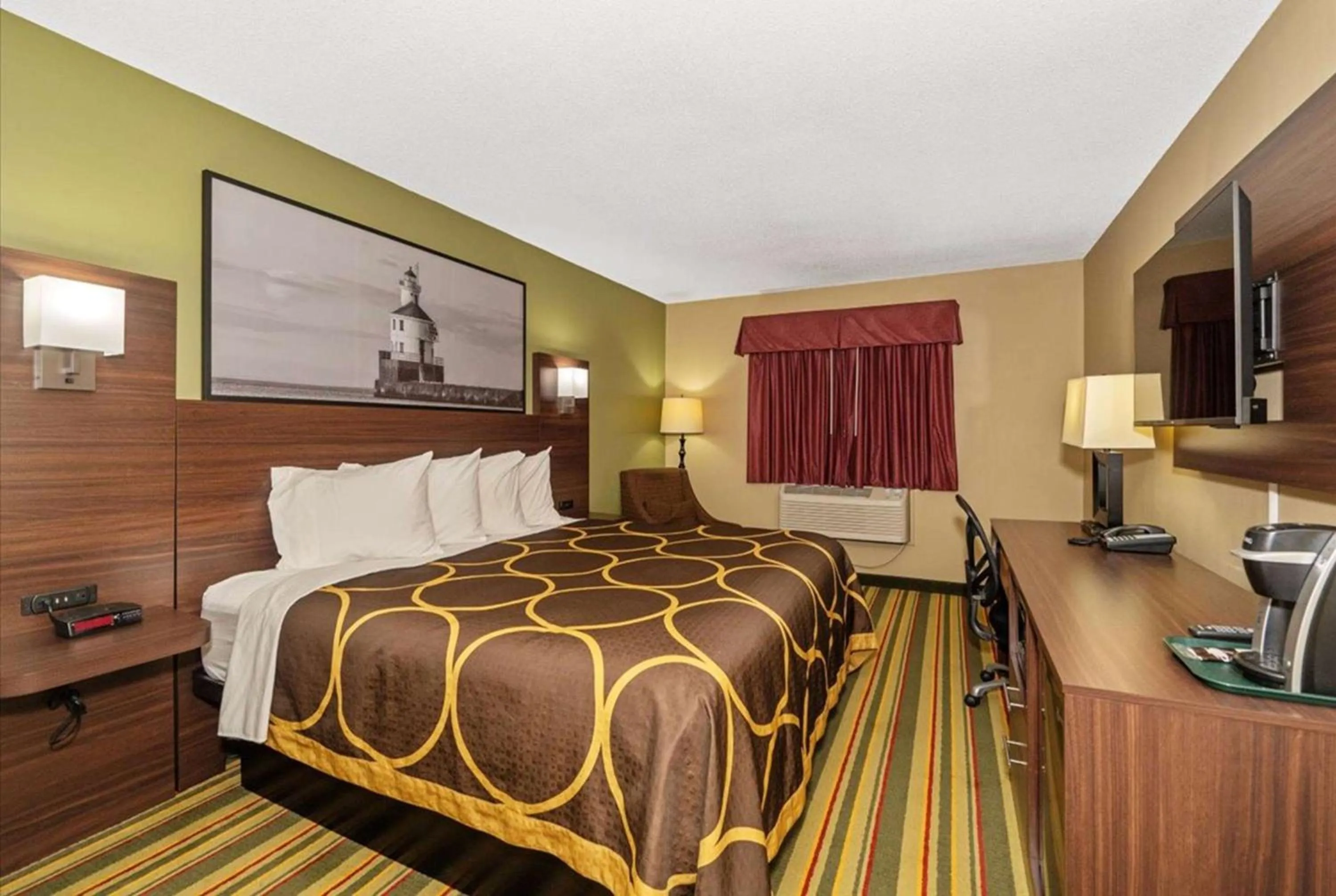 King Room with Bath Tub - Mobility Accessible/Non-Smoking in Super 8 by Wyndham Superior WI
