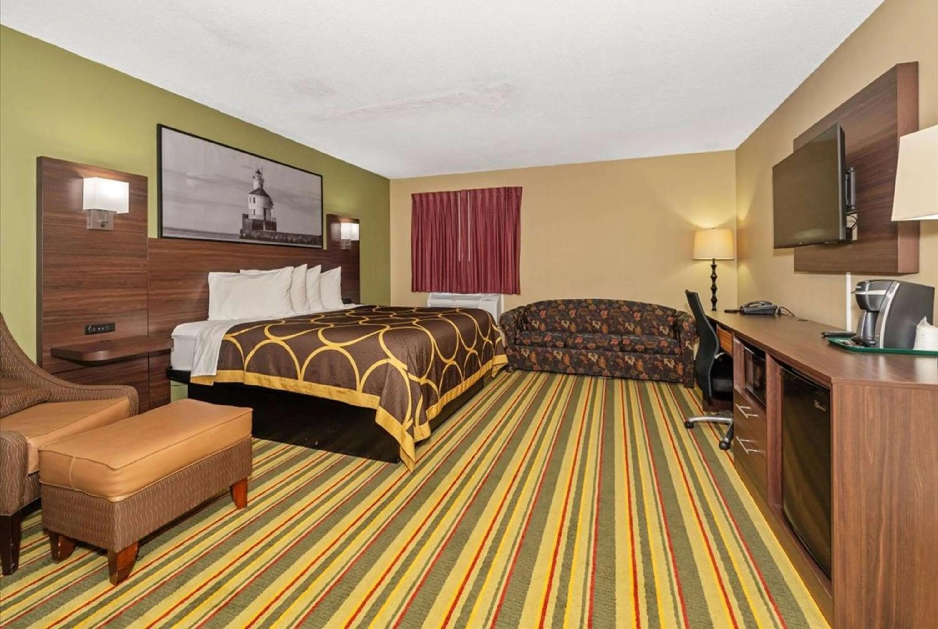 King Suite - Non-Smoking in Super 8 by Wyndham Superior WI